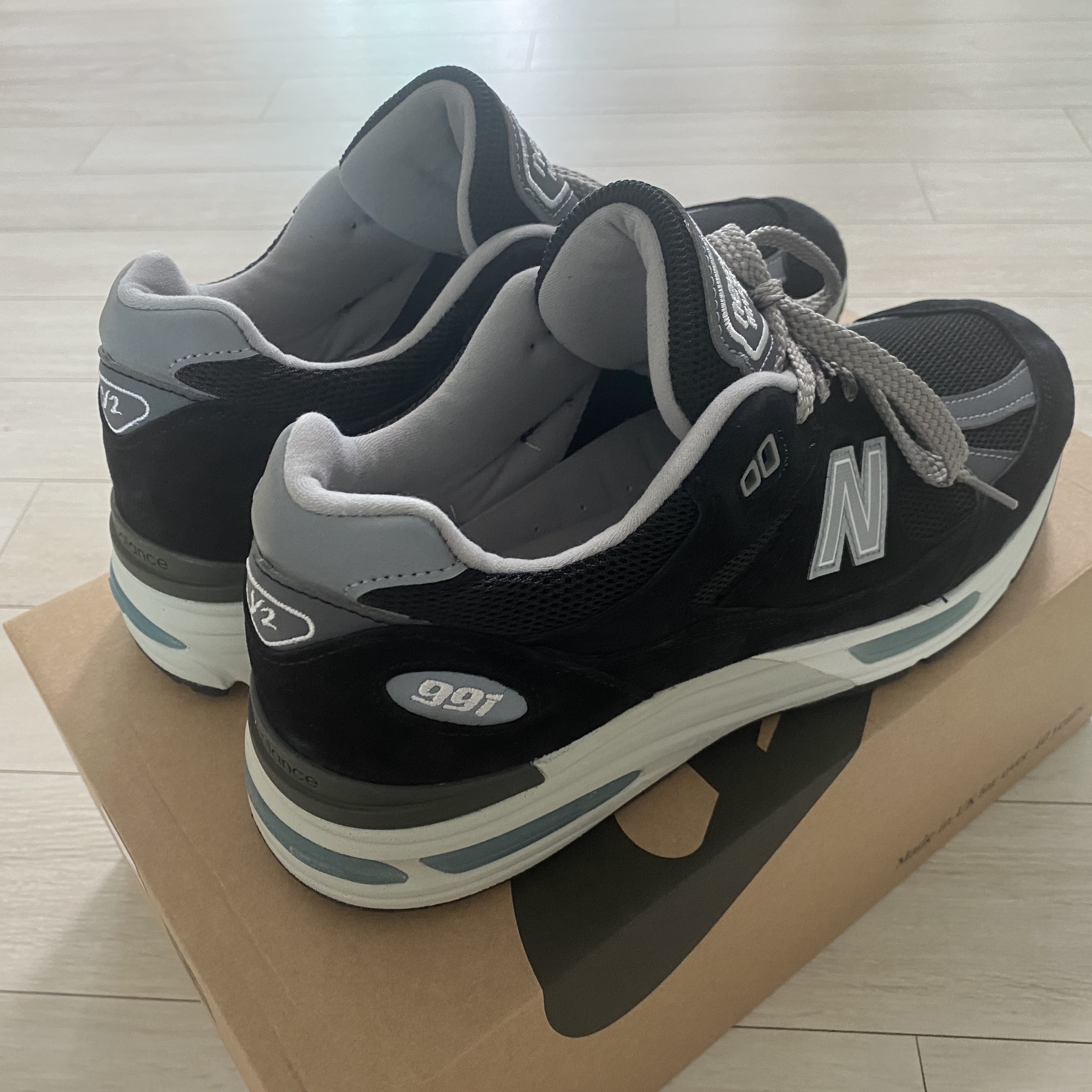 New Balance 991v2 Made in UK Black 착용 스타일 - 2