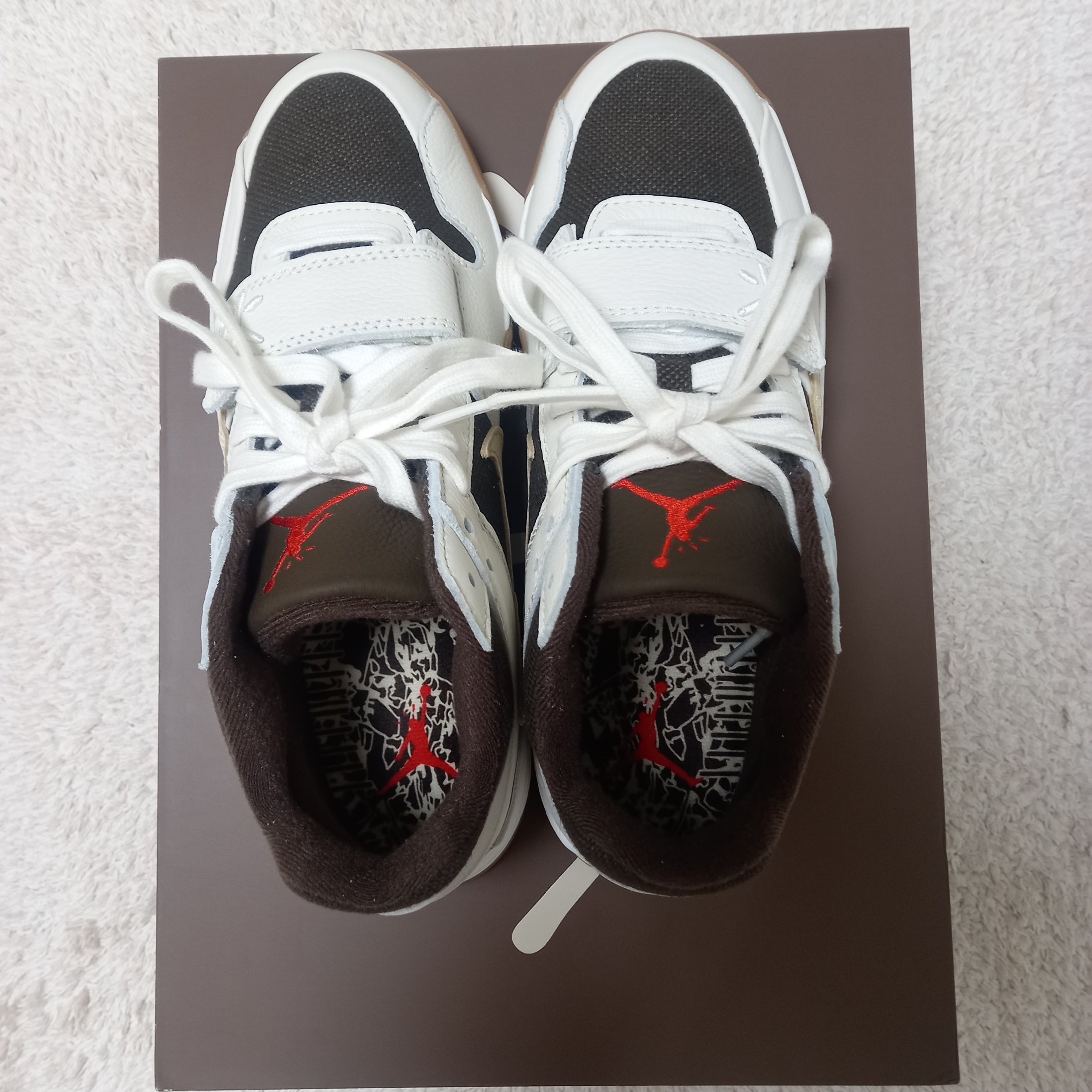 Jordan x Travis Scott Jumpman Jack TR Sail and Dark Mocha 착용 스타일 - 7
