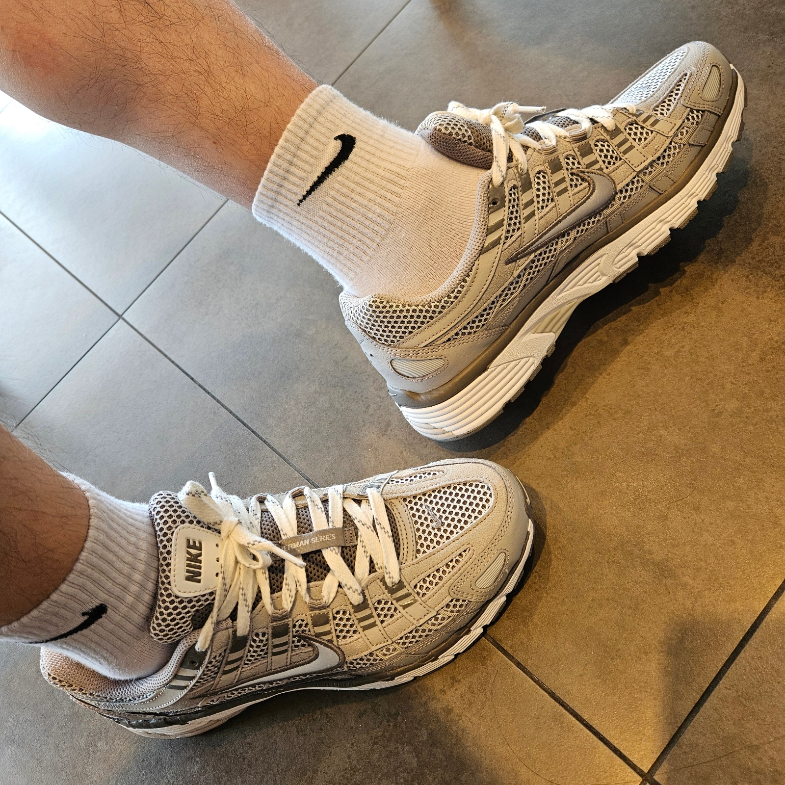 Nike P-6000 PRM Light Iron Ore 착용 스타일