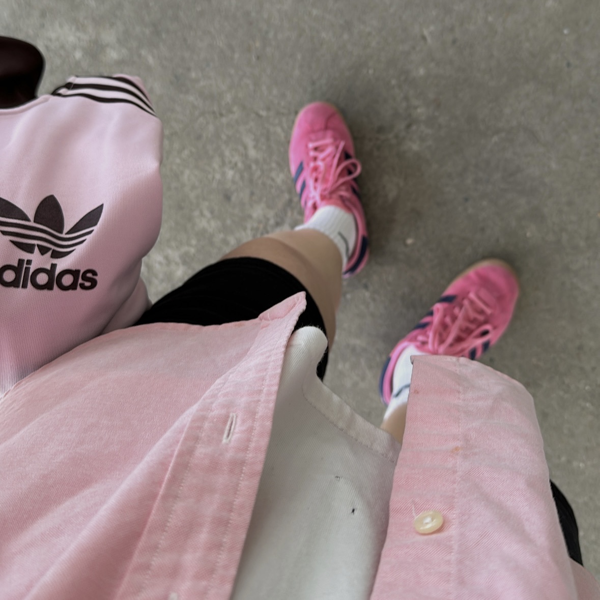 Adidas Gazelle 85 Bliss Pink Dark Blue 착용 스타일 - 3