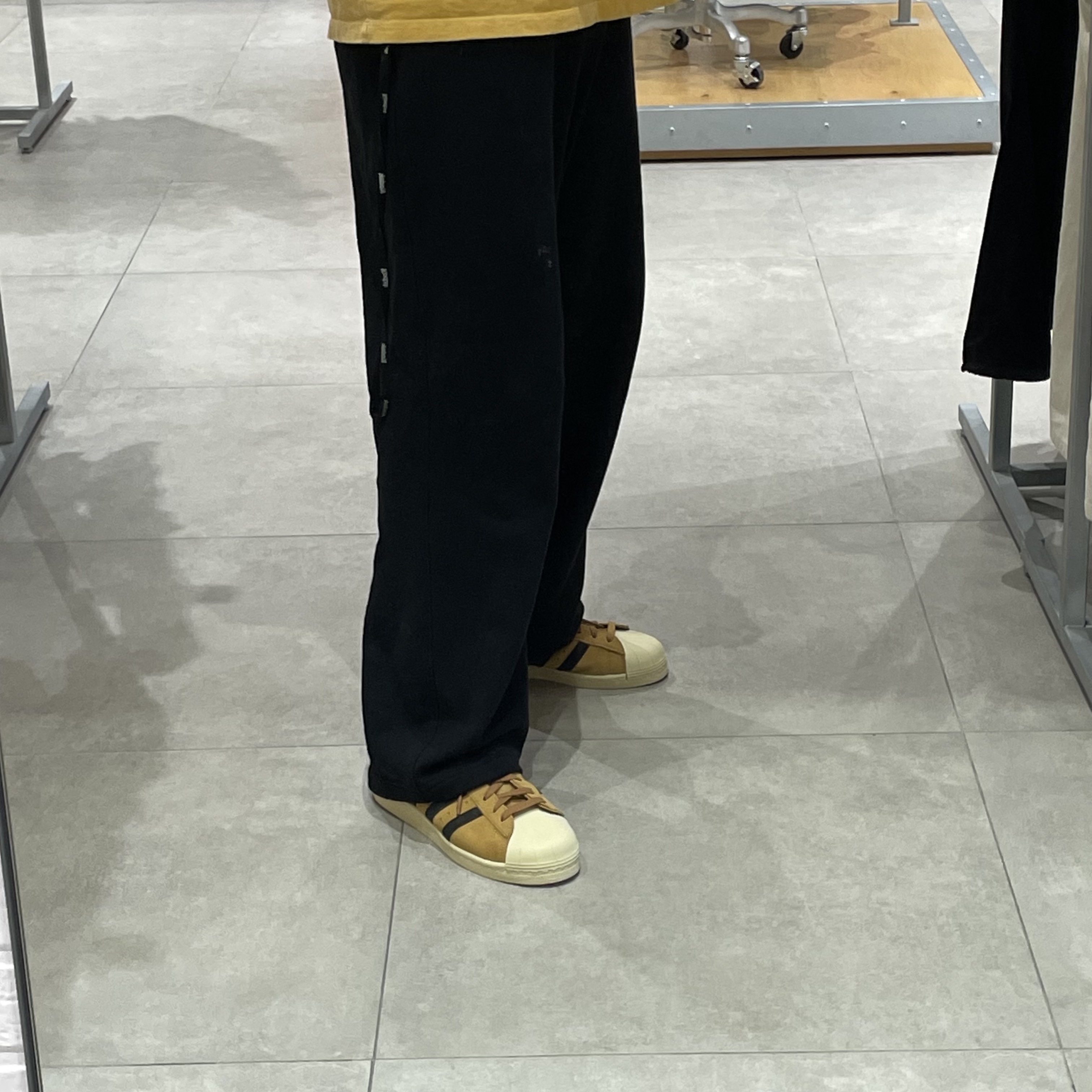 Adidas Superstar 82 Mesa Core Black 착용 스타일