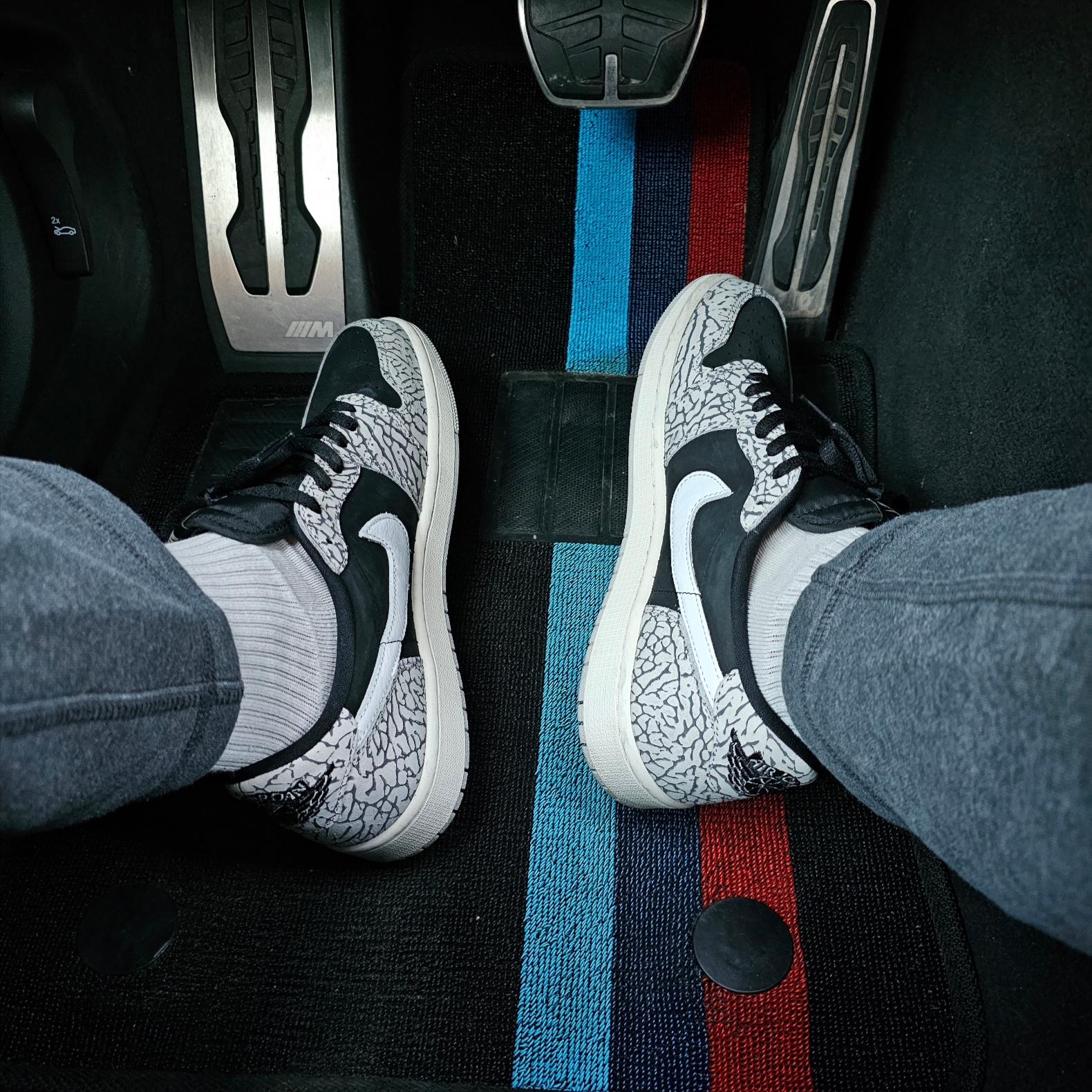 Jordan 1 Retro Low OG Black Cement, Nike Everyday Lightweight Training Crew Socks White (3 Pack/Korean Ver.) 착용 스타일