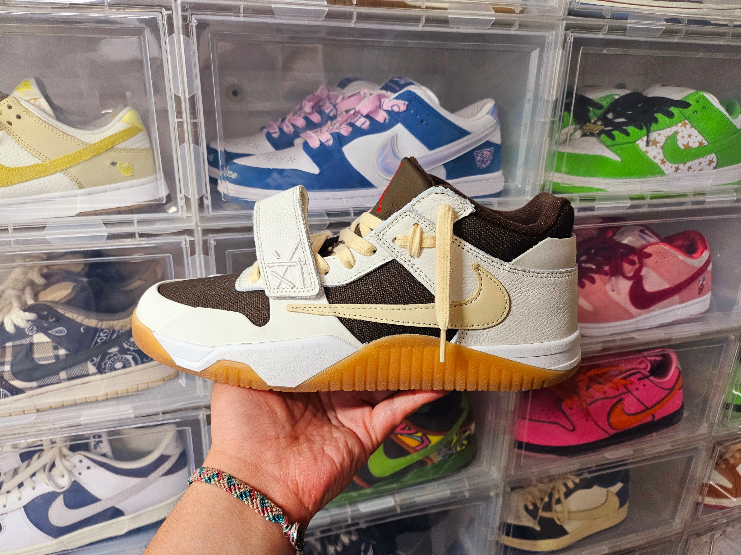 Jordan x Travis Scott Jumpman Jack TR Sail and Dark Mocha 착용 스타일 - 2
