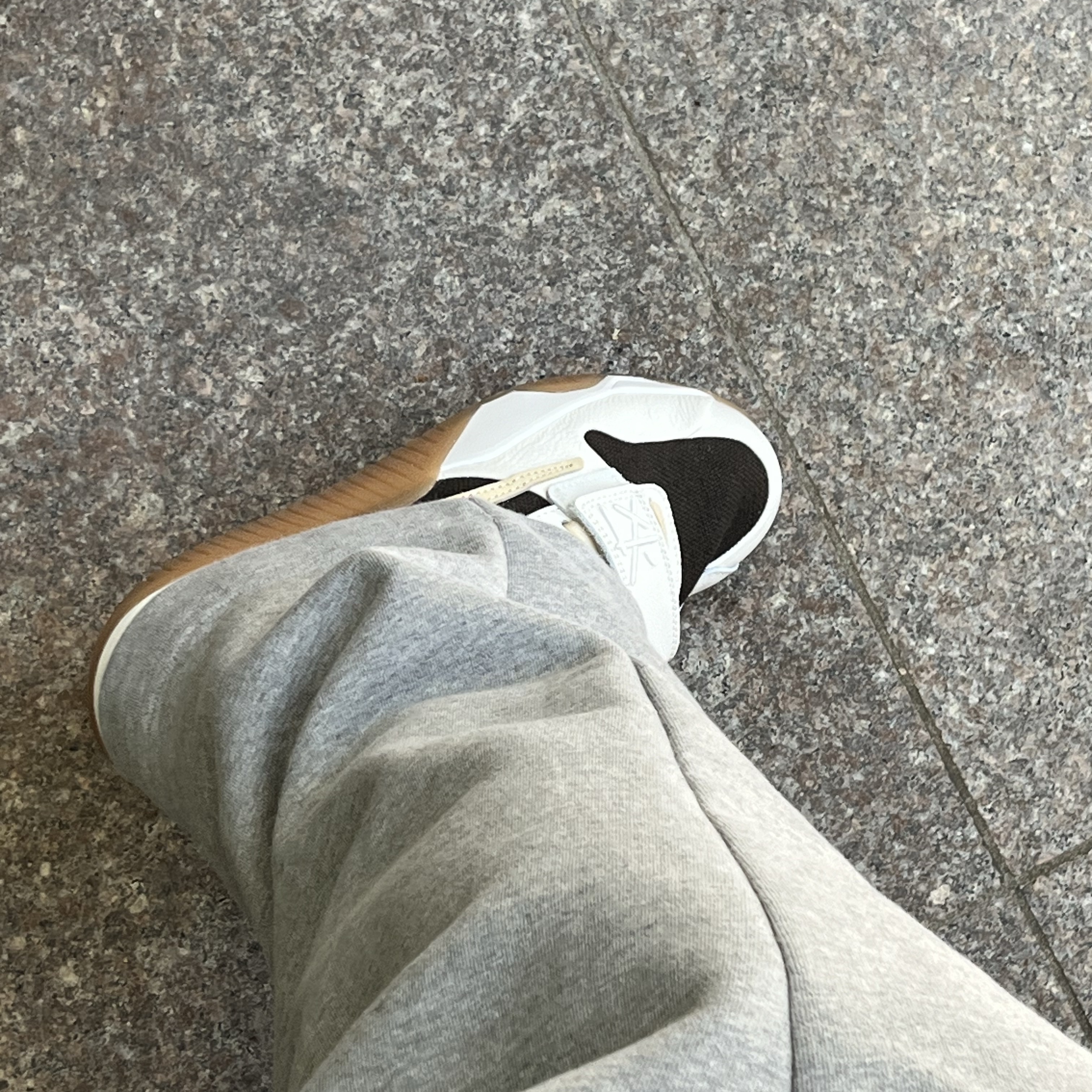 Jordan x Travis Scott Jumpman Jack TR Sail and Dark Mocha 착용 스타일