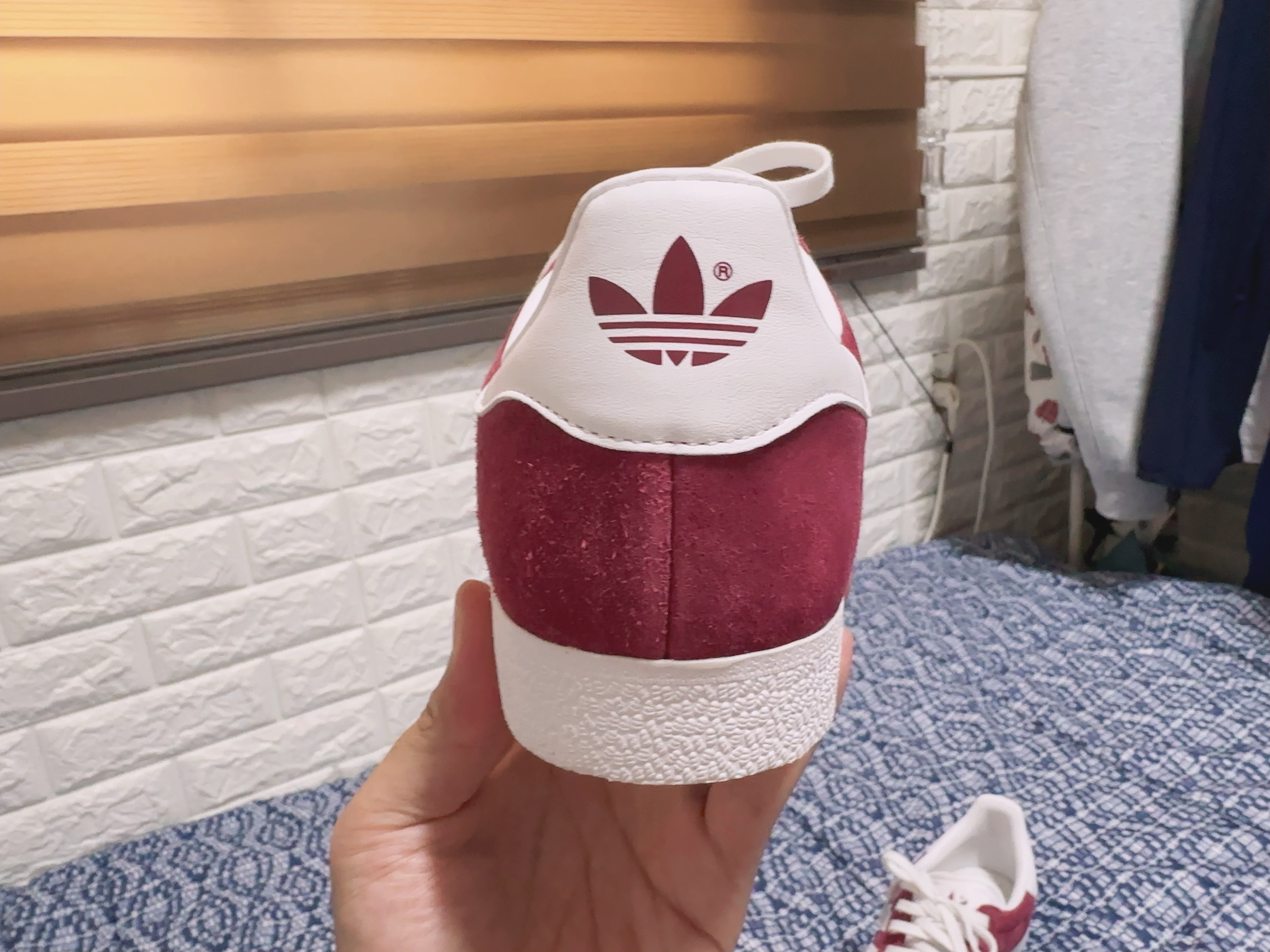Adidas Gazelle Collegiate Burgundy 착용 스타일 - 5