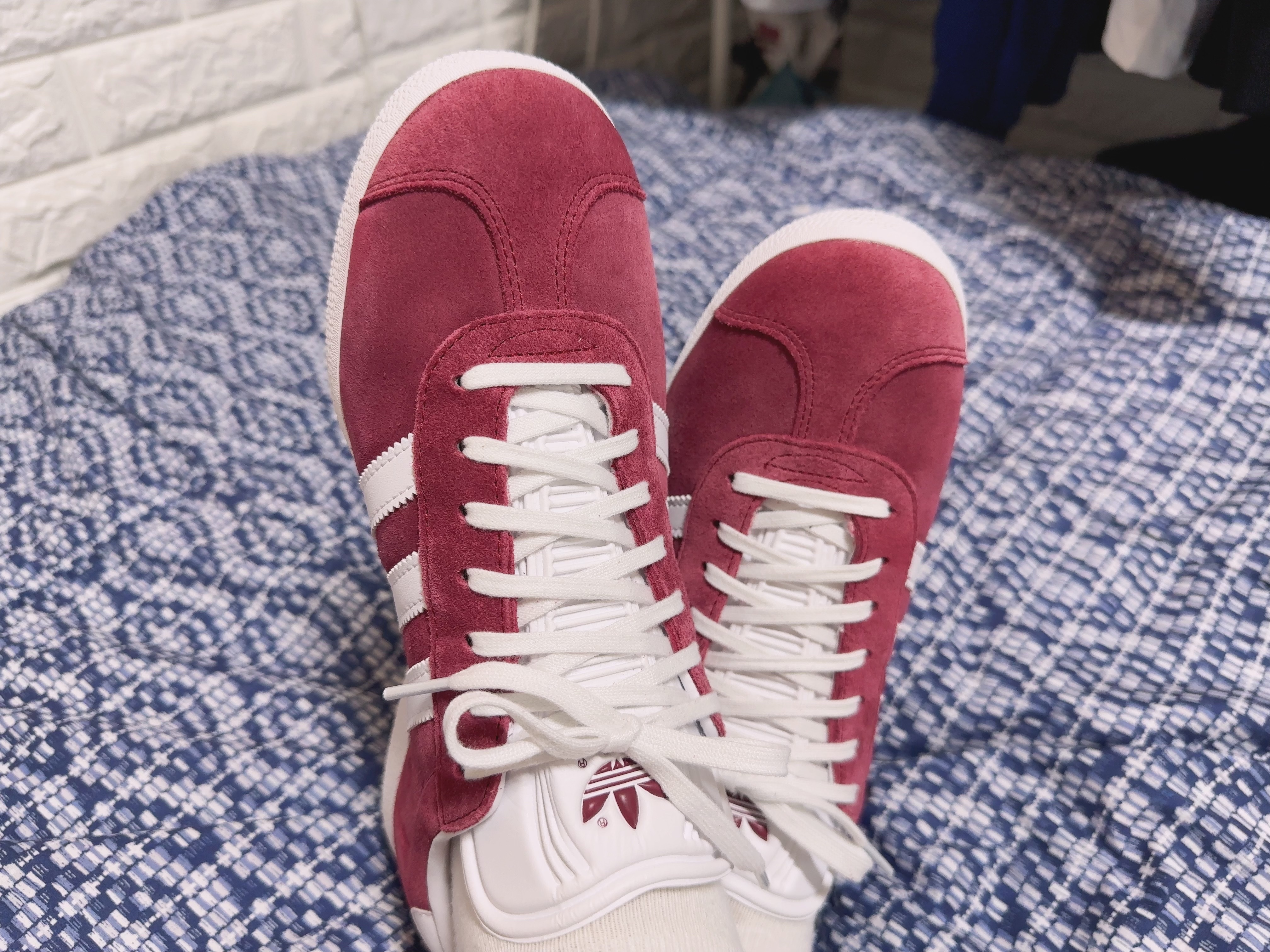 Adidas Gazelle Collegiate Burgundy 착용 스타일 - 8