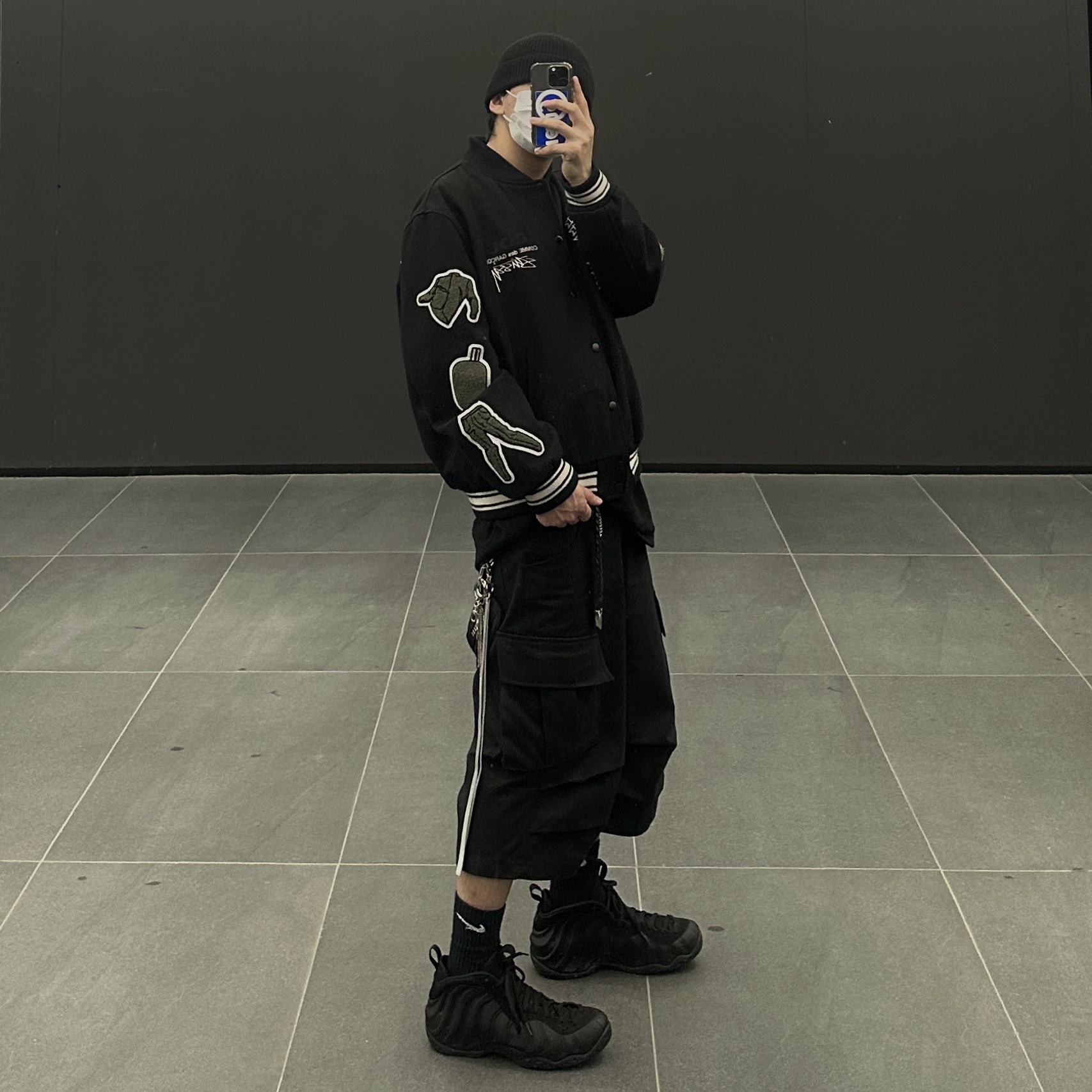 Stussy x CDG Varsity Jacket, Nike Air Foamposite One Black Anthracite 착용 스타일