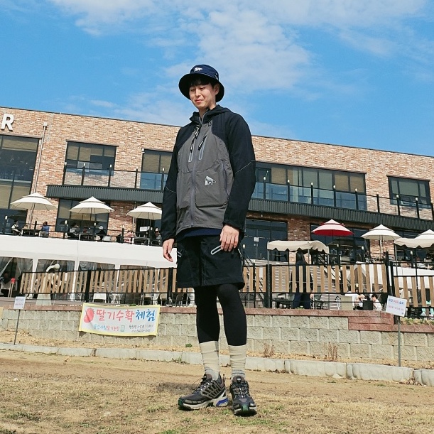 Salomon ACS Pro ADV Night Sky, Maison Kitsune x And Wander Hiking Set Up Hoodie Grey Blue Color Block 착용 스타일 - 1