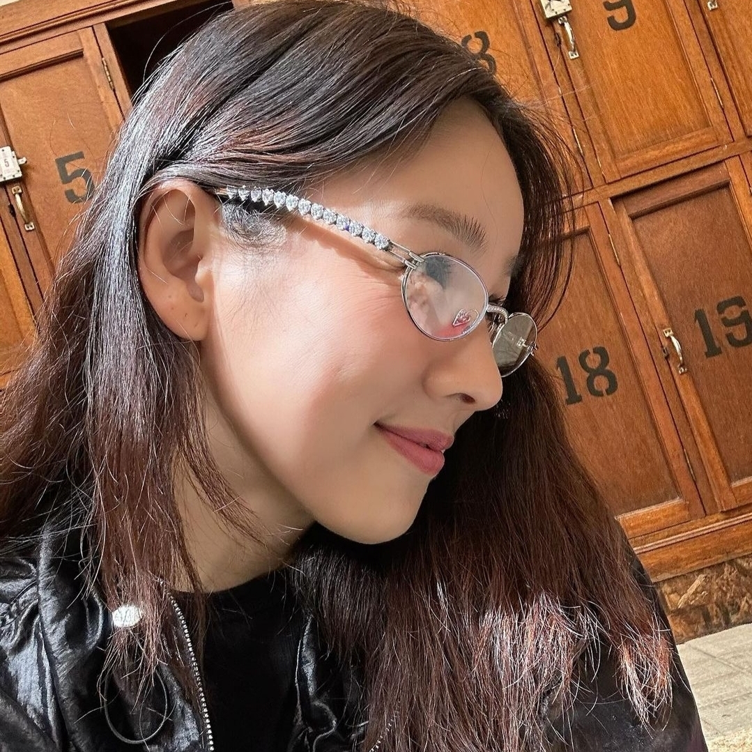Gentle Monster x Jennie Jentle Salon Barrette 02 Silver Metal Clear 착용 스타일