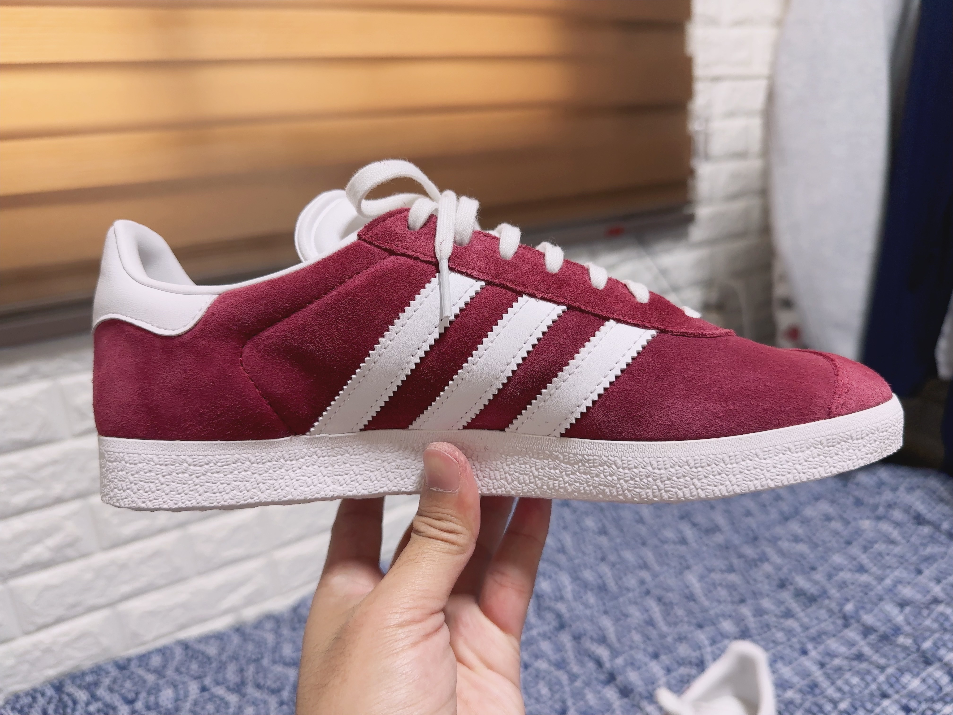 Adidas Gazelle Collegiate Burgundy 착용 스타일 - 3