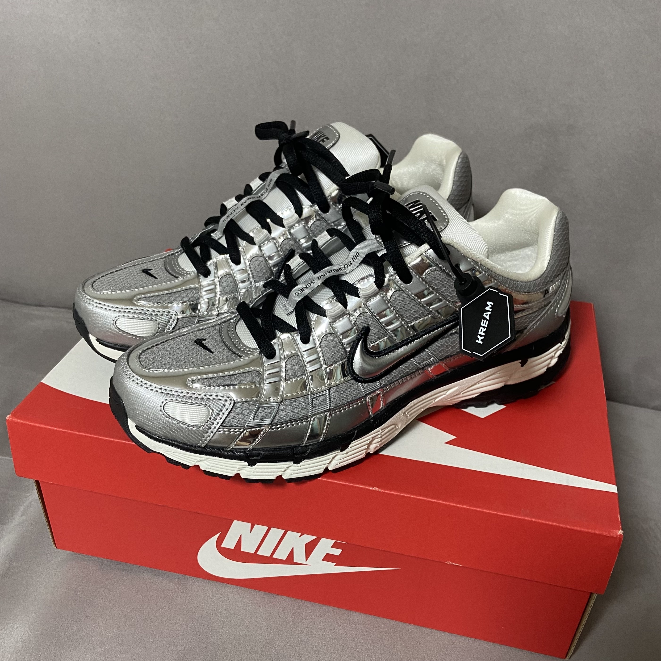 Nike P-6000 Metallic Silver 착용 스타일