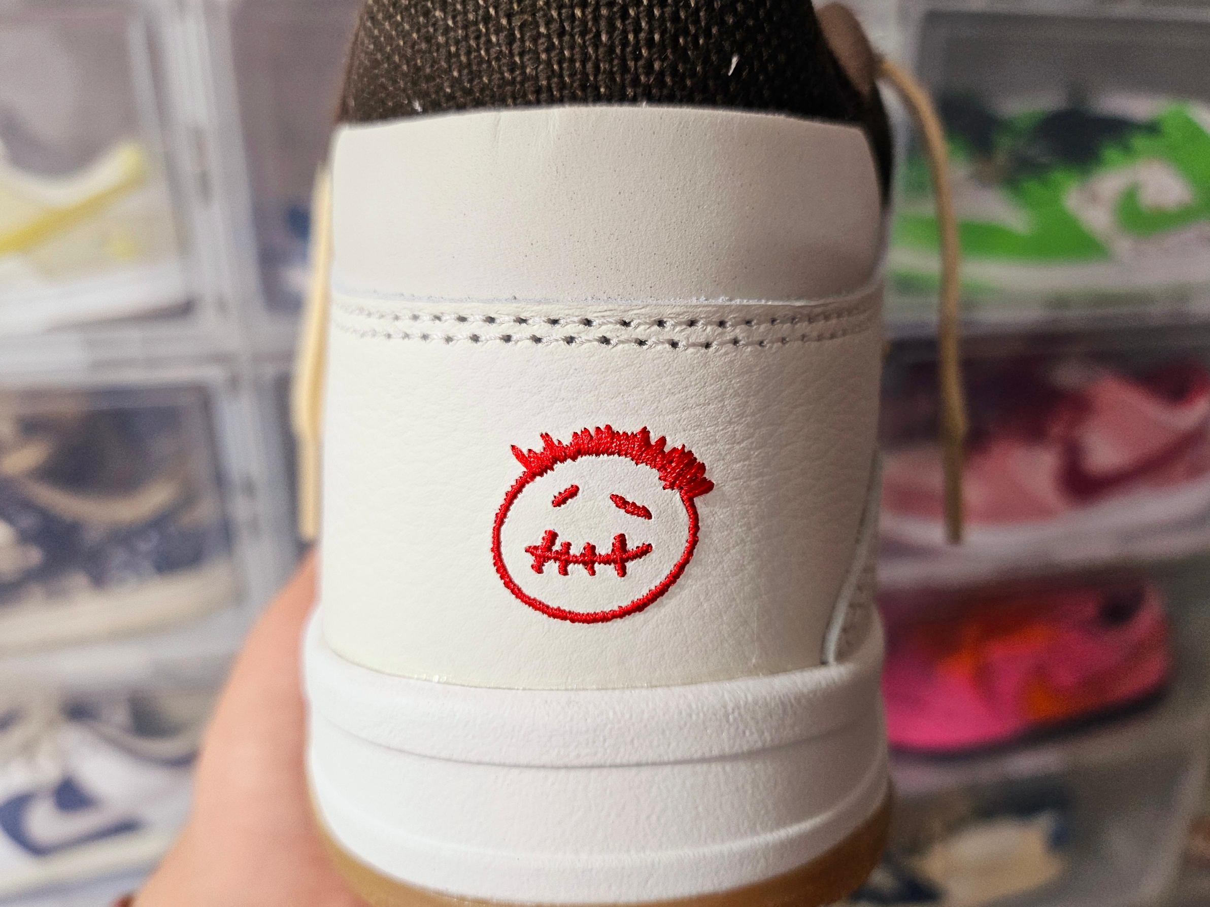Jordan x Travis Scott Jumpman Jack TR Sail and Dark Mocha 착용 스타일 - 4