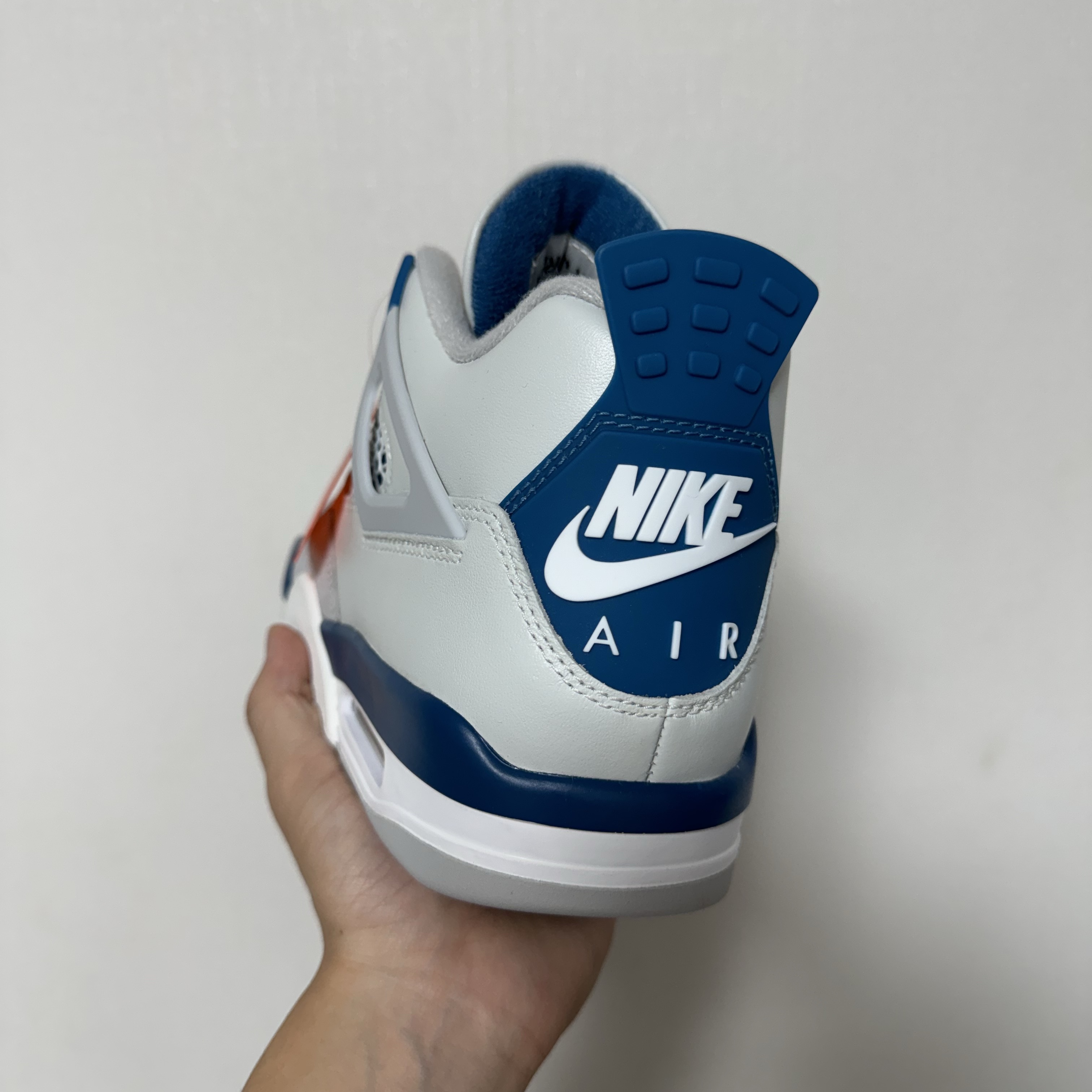 Jordan 4 Retro Industrial Blue 착용 스타일 - 2