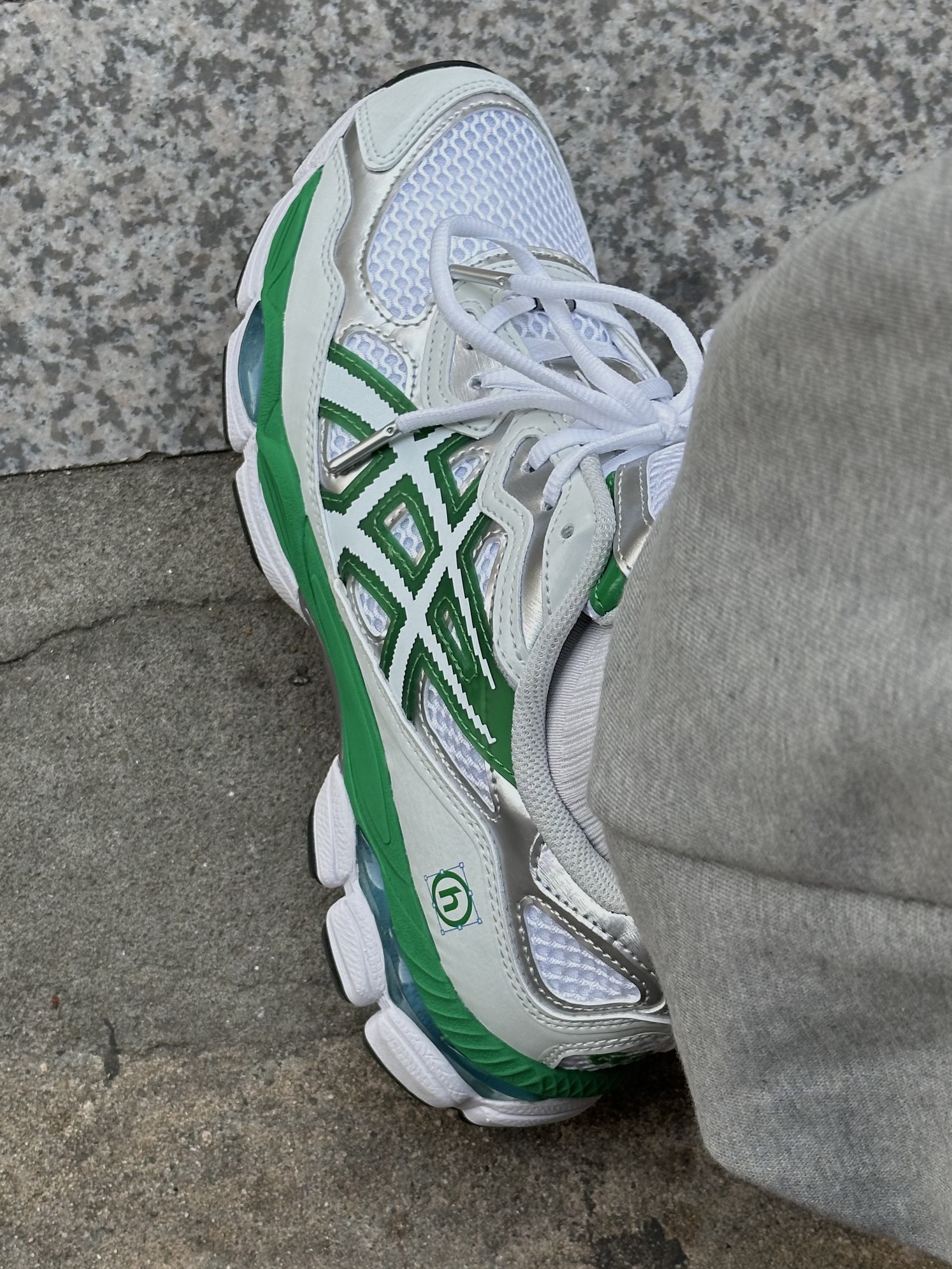 Asics x Hidden NY Gel-NYC White Jolly Green, Stussy Landon Sunglasses Black Yellow Lens 착용 스타일 - 7