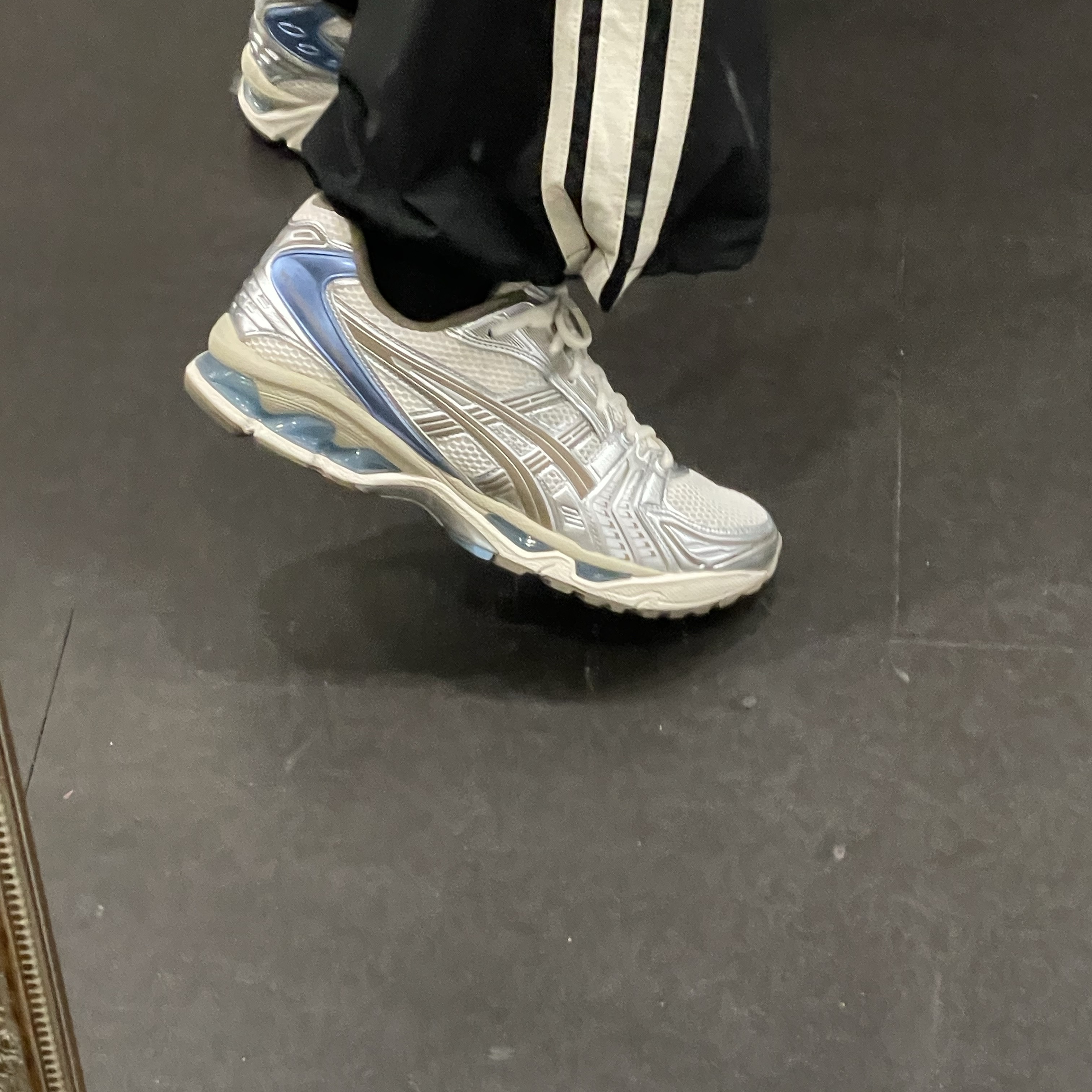 (W) Asics Gel-Kayano 14 Cream Pepper 착용 스타일 - 2