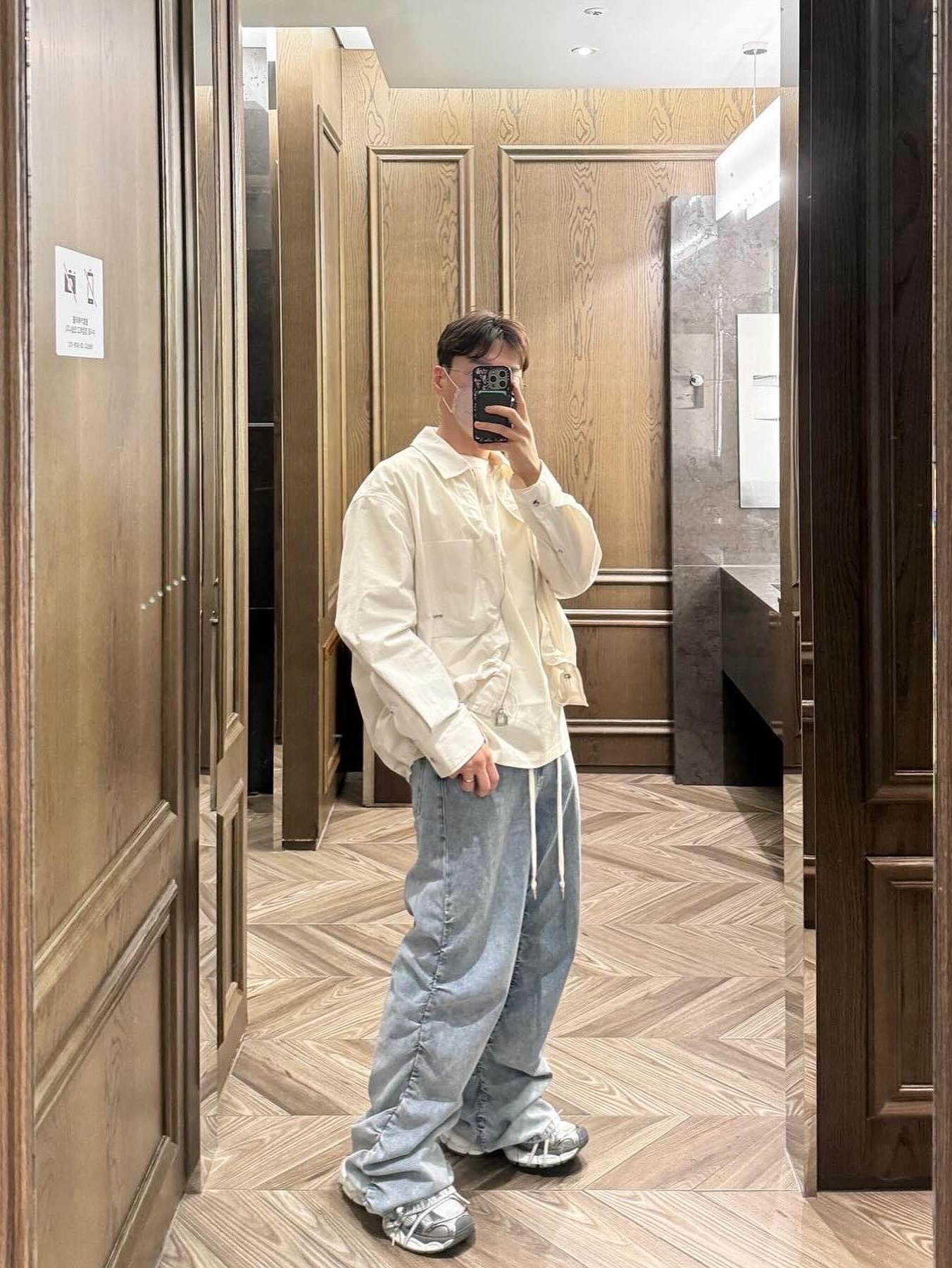 Wooyoungmi Flower Print Back Logo T-Shirt Ivory - 23SS, Wooyoungmi Shearling Wide Denim Pants Blue - 24SS 착용 스타일 - 1