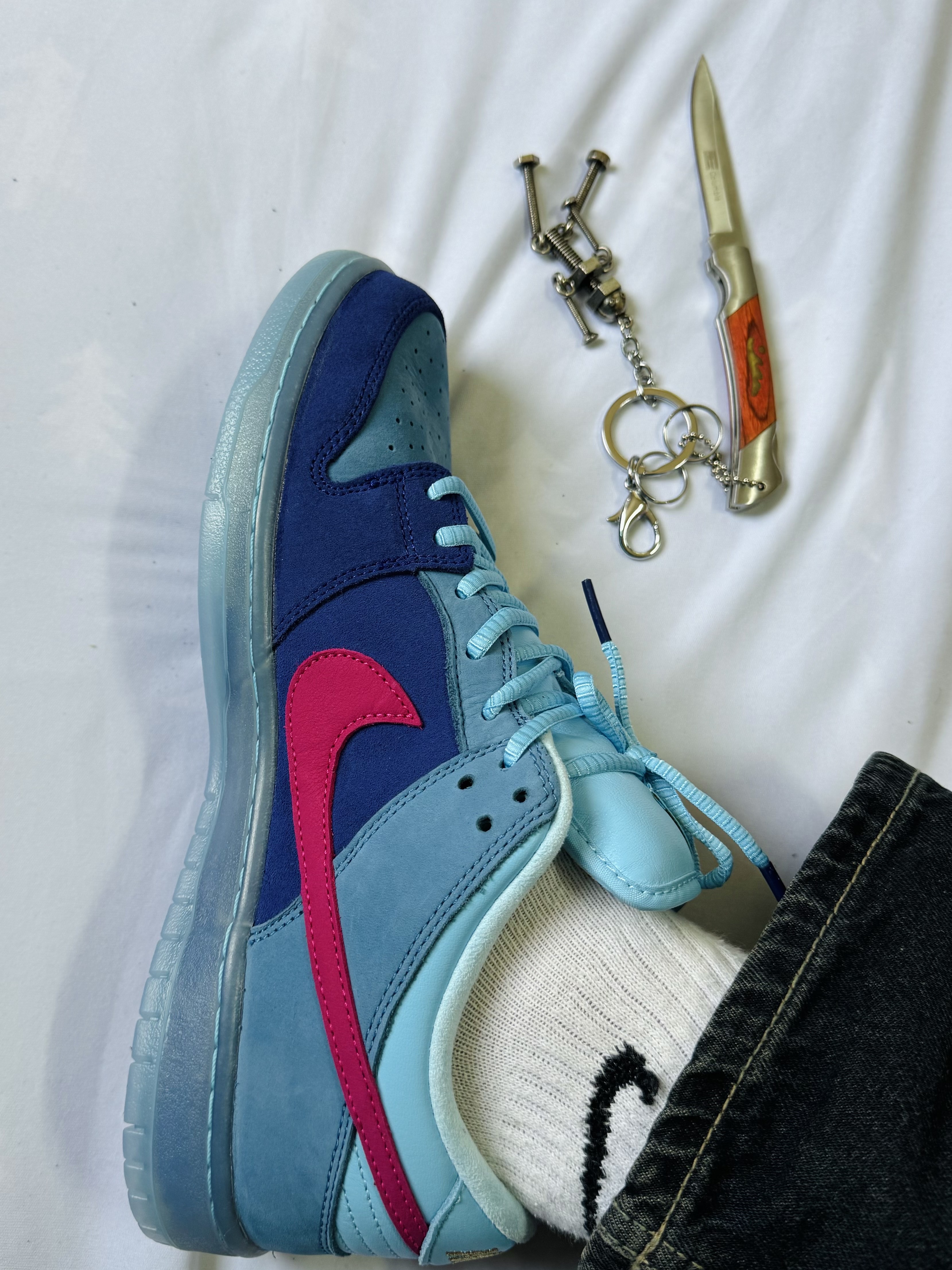 Nike x Run The Jewels SB Dunk Low Deep Royal Blue and Active Pink 착용 스타일