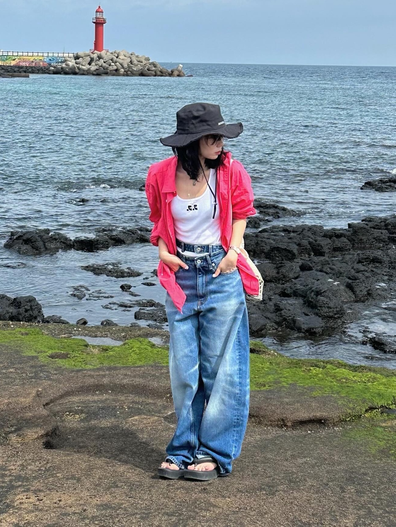 Jacquemus Le Bob Artichaut Bucket Hat Black 착용 스타일 - 1
