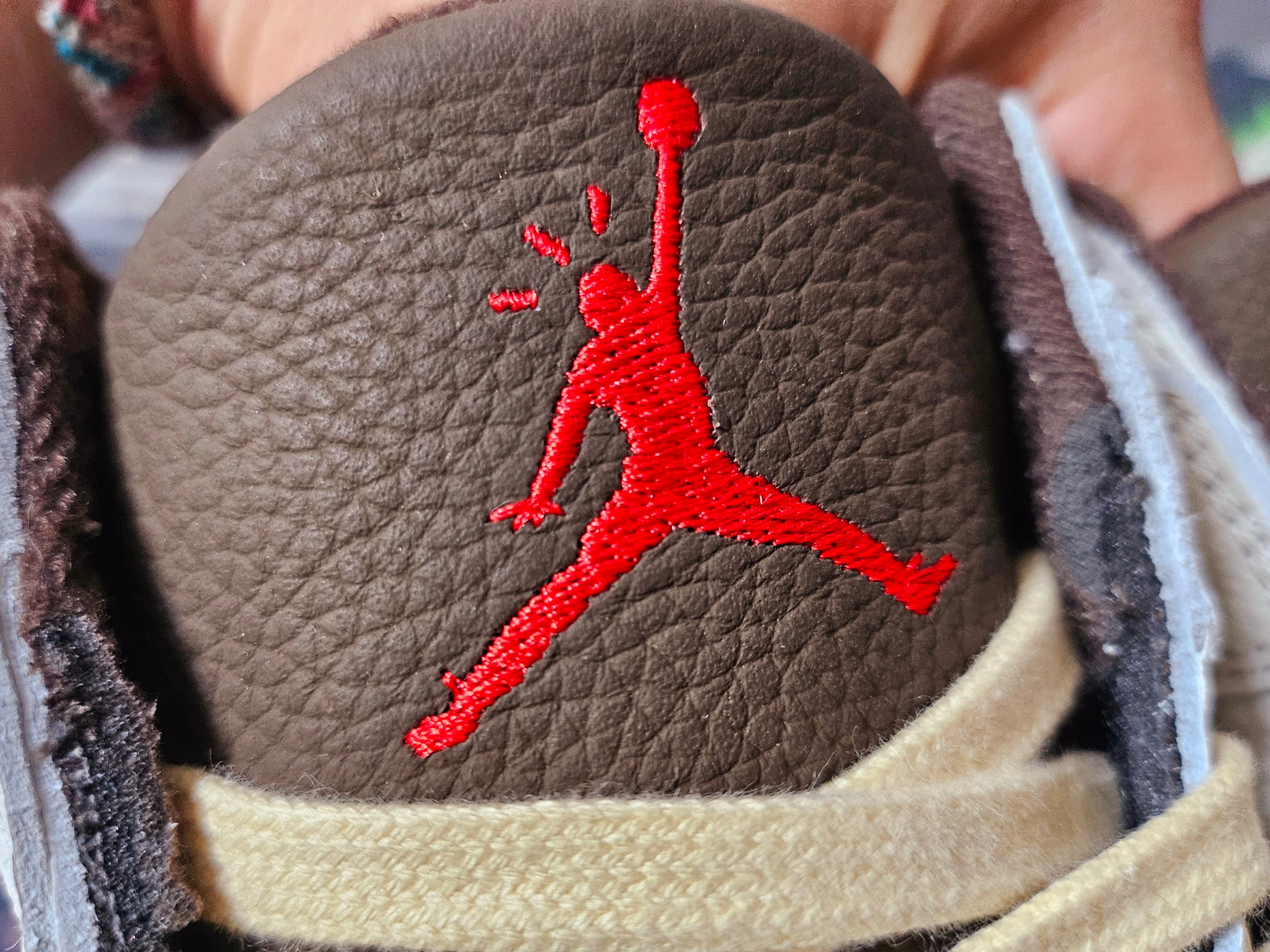 Jordan x Travis Scott Jumpman Jack TR Sail and Dark Mocha 착용 스타일 - 8