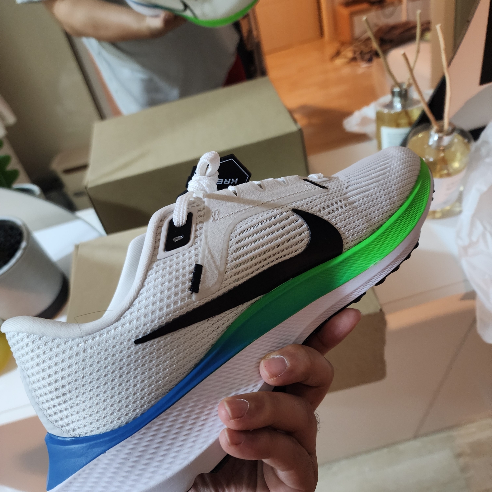 Nike Air Zoom Pegasus 40 Platinum Tint White 착용 스타일 - 3