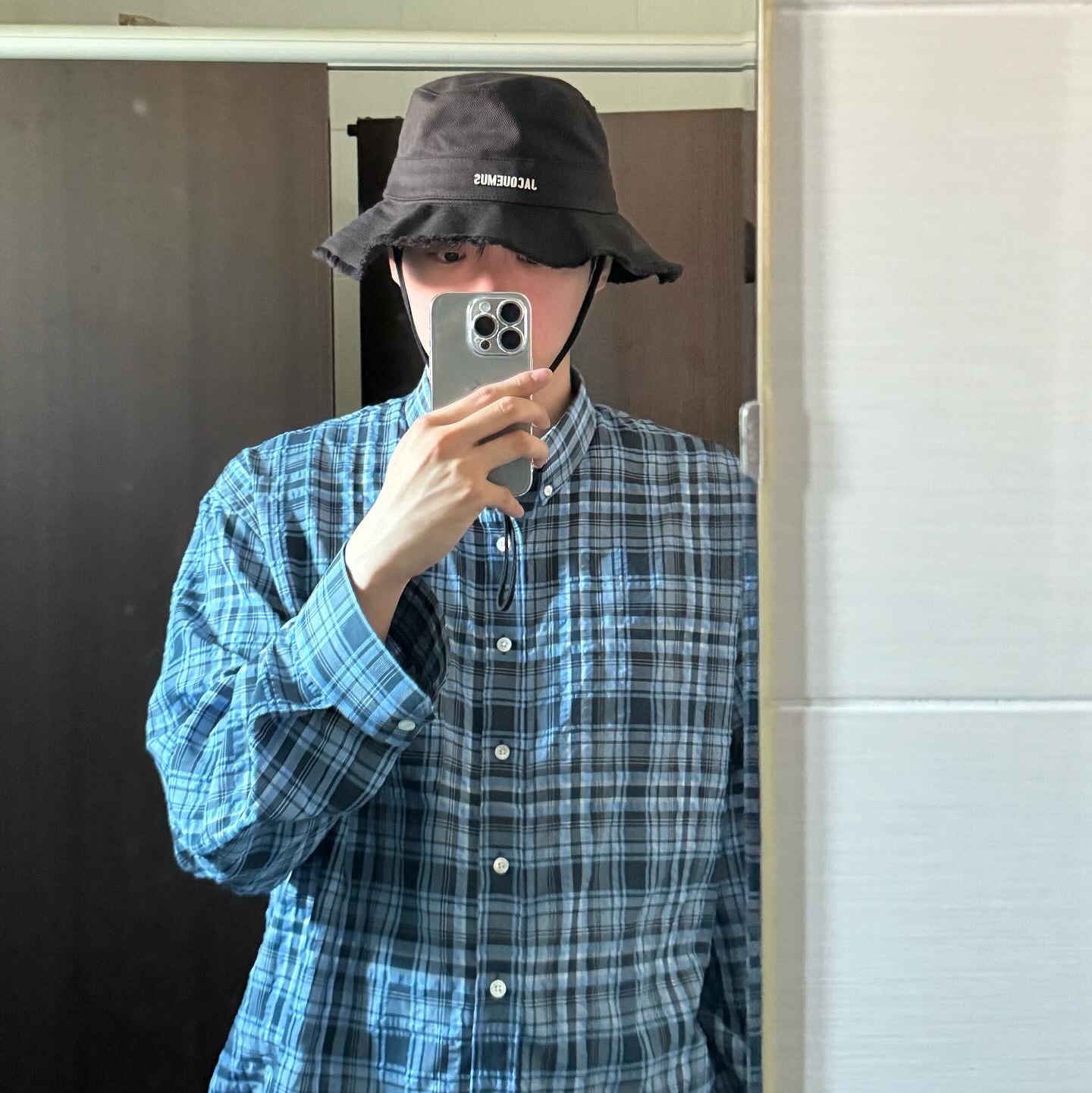Balenciaga 3XL Sneakers Light Beige, Jacquemus Le Bob Artichaut Bucket Hat Black 착용 스타일 - 2