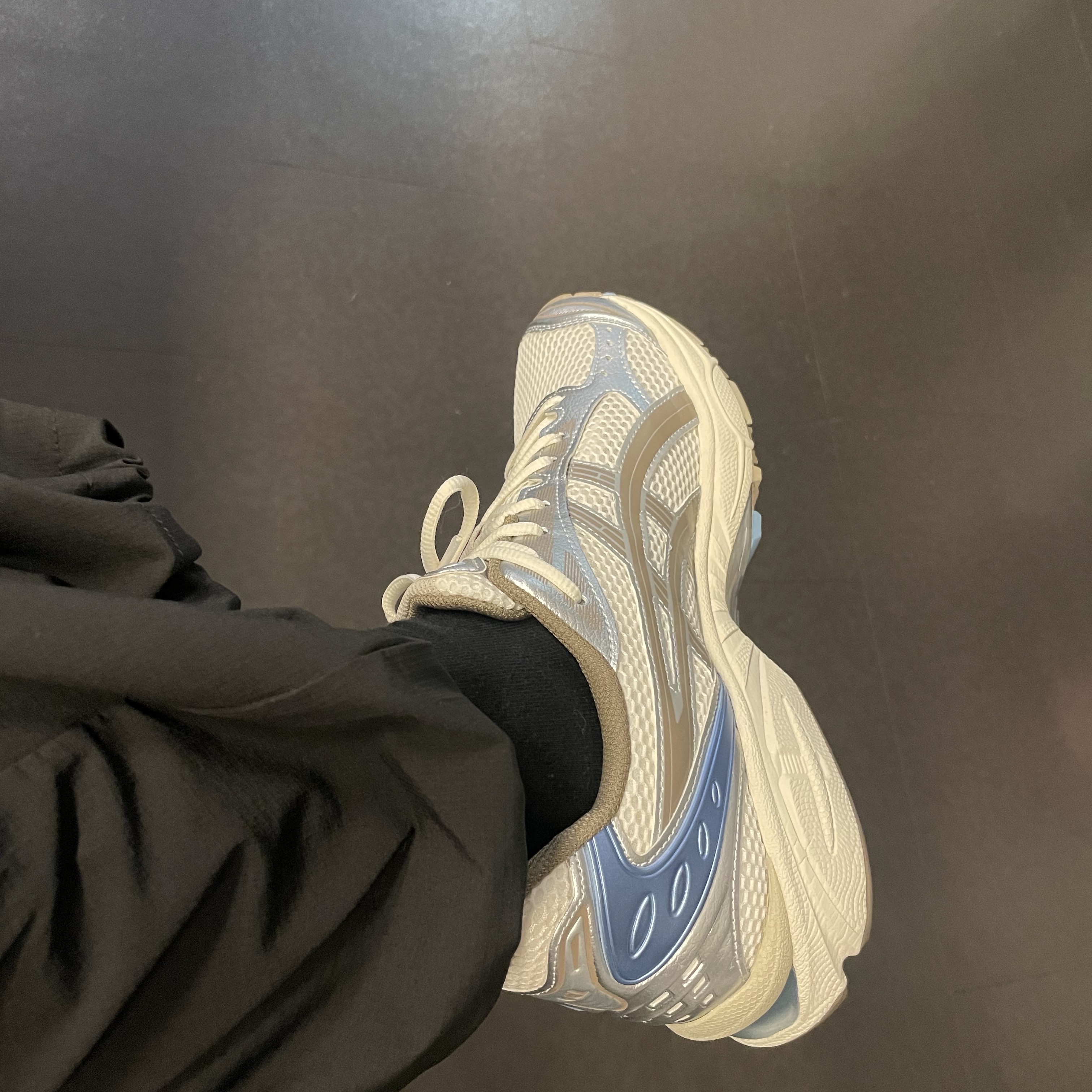 (W) Asics Gel-Kayano 14 Cream Pepper 착용 스타일 - 3