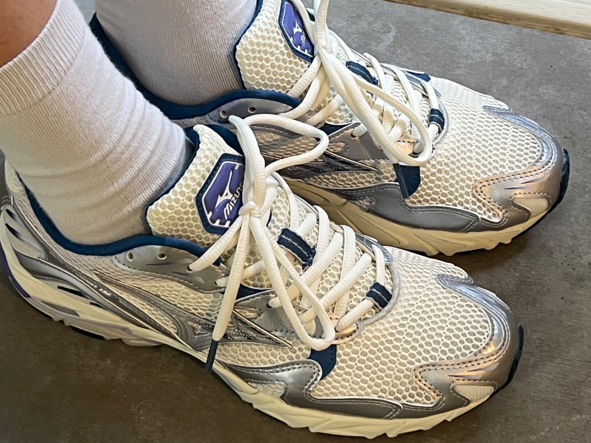 Mizuno Wave Rider 10 Arctic Ice Arctic Ice Snow White 착용 스타일 - 1