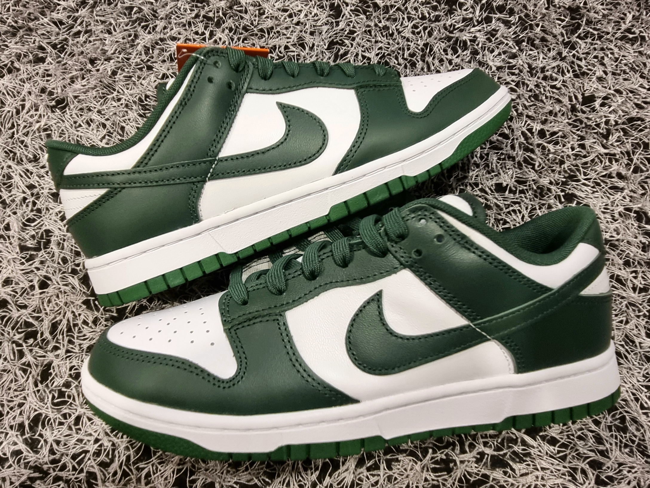 Nike Dunk Low Retro Varsity Green 착용 스타일 - 2