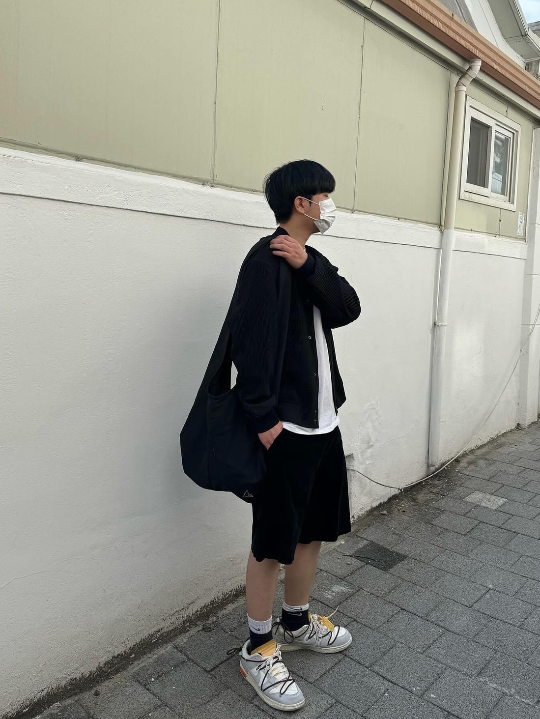 Nike x Off-White Dunk Low The 50 - Lot 46, Roa Hiking Shoulder Bag Black 착용 스타일 - 4