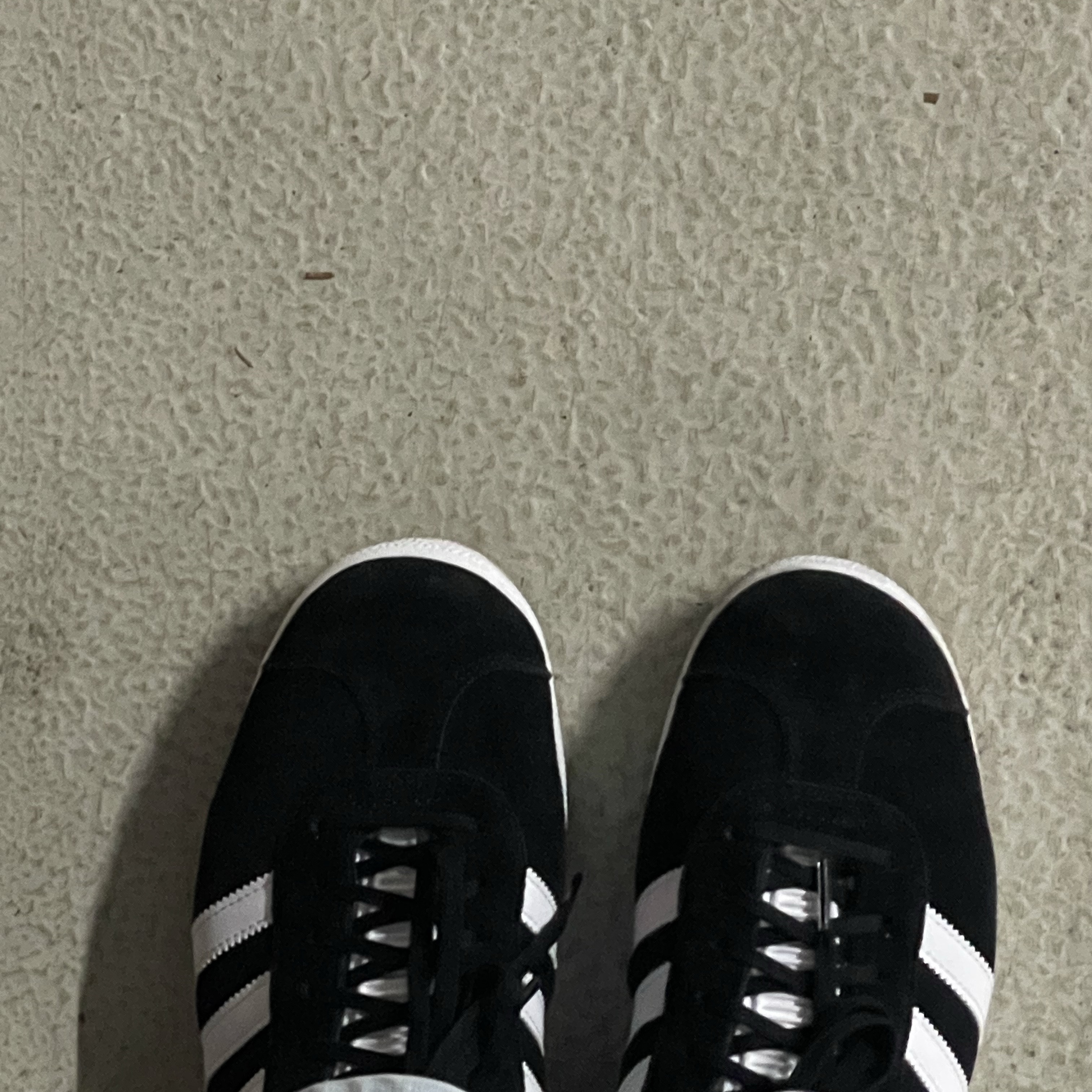 Adidas Gazelle Core Black White 착용 스타일