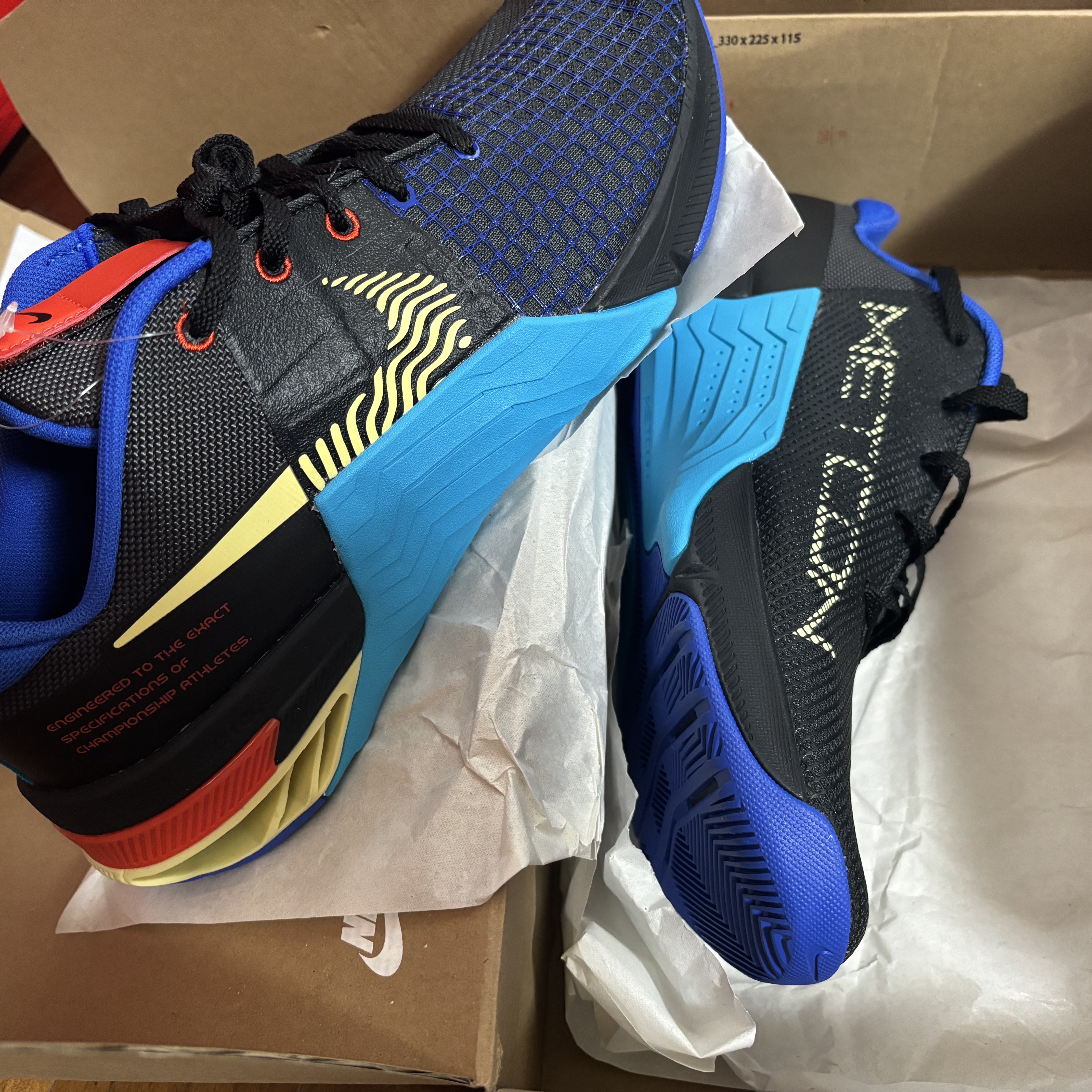 Nike Metcon 8 Anthracite Blue Lightning 착용 스타일