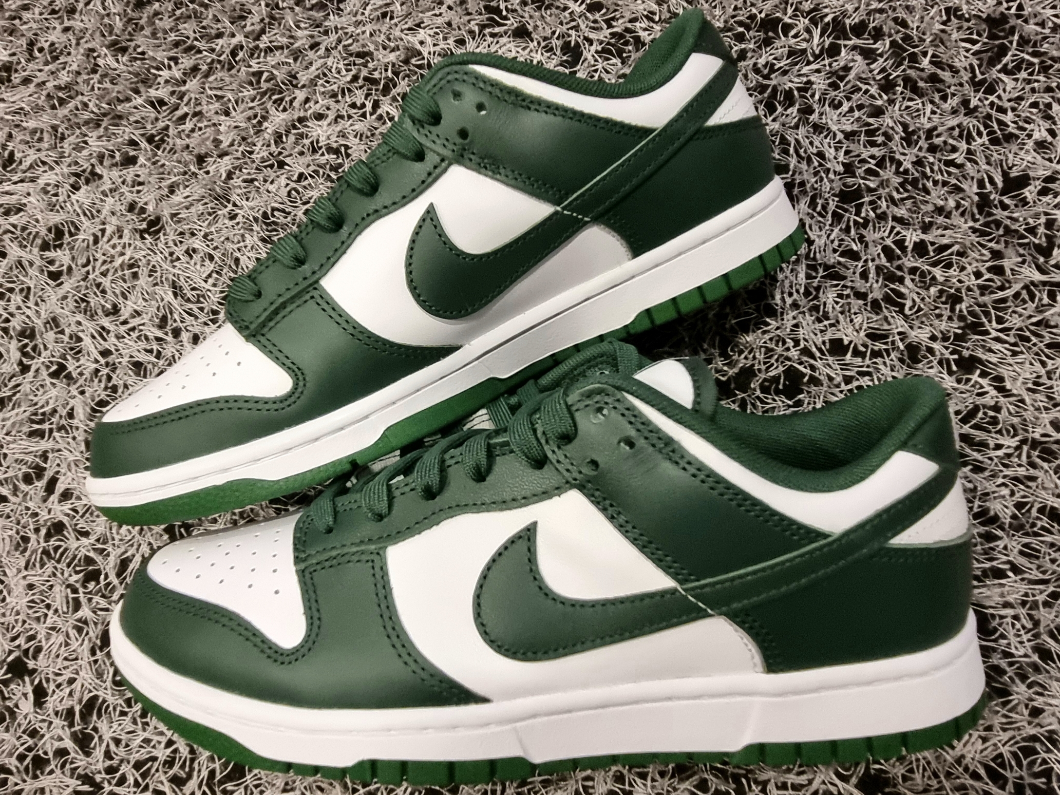 Nike Dunk Low Retro Varsity Green 착용 스타일 - 3