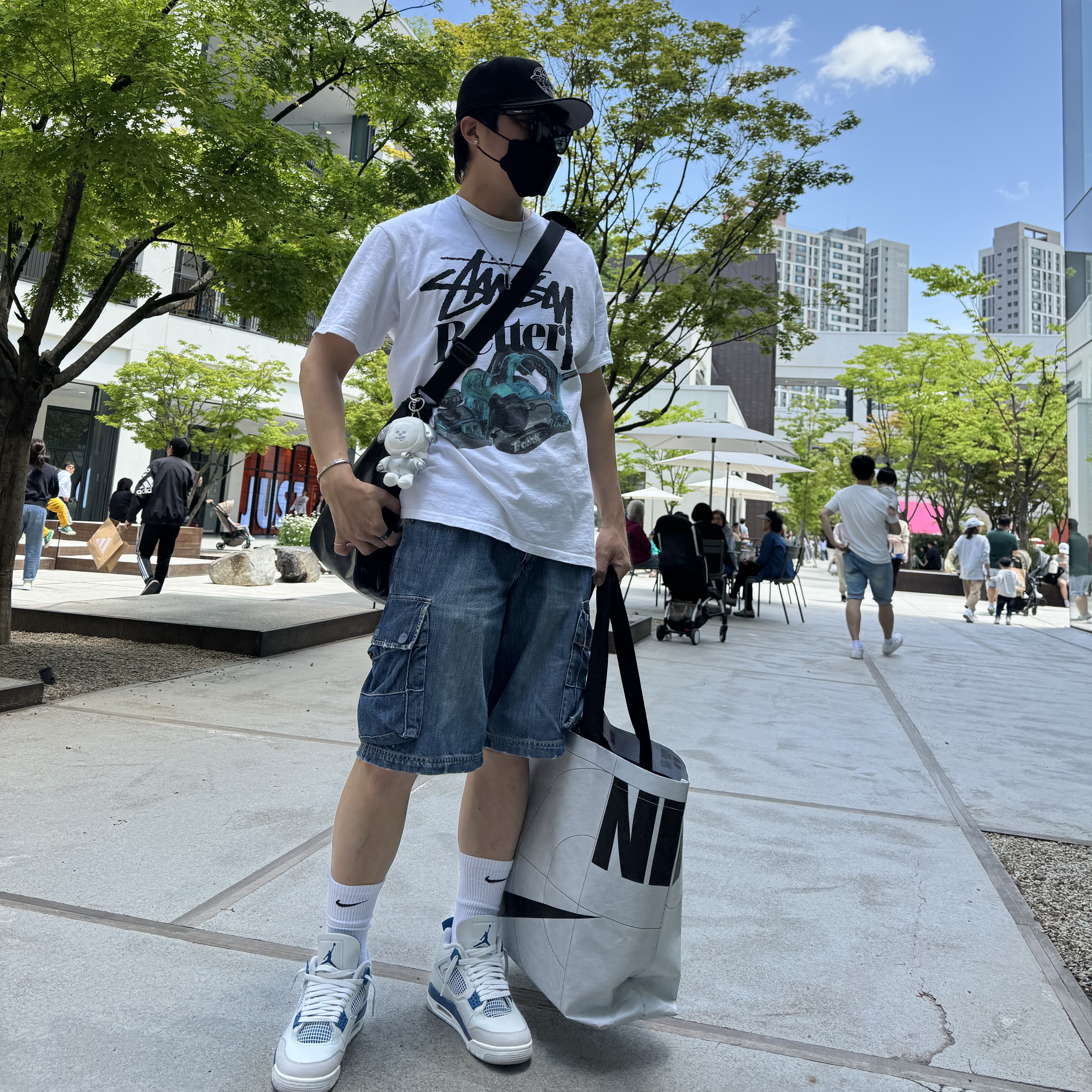 Stussy x Better Gift Shop Built Better T-Shirt White, Supreme x Ortlieb Small Messenger Bag Black - 24SS 착용 스타일