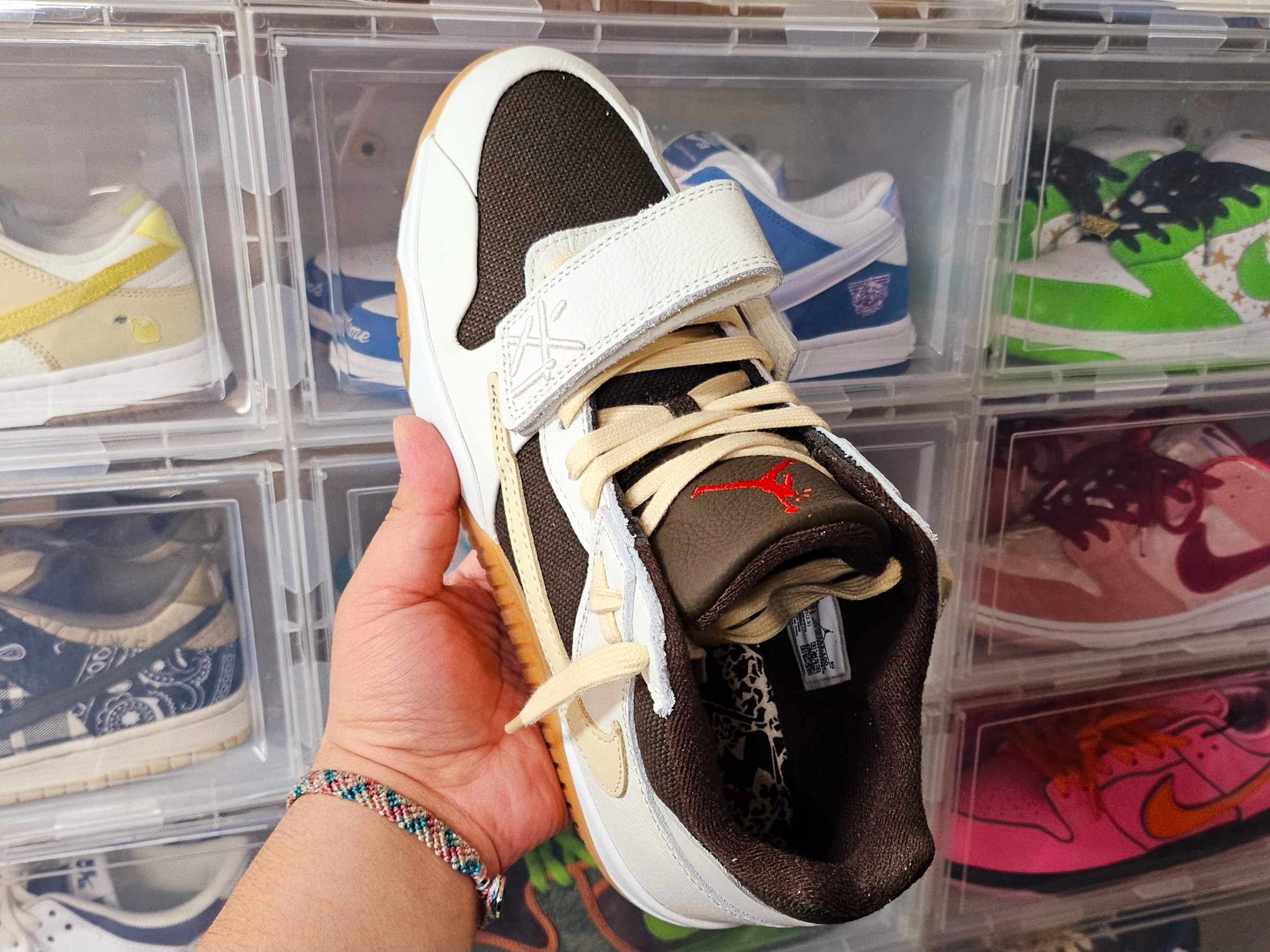 Jordan x Travis Scott Jumpman Jack TR Sail and Dark Mocha 착용 스타일 - 3