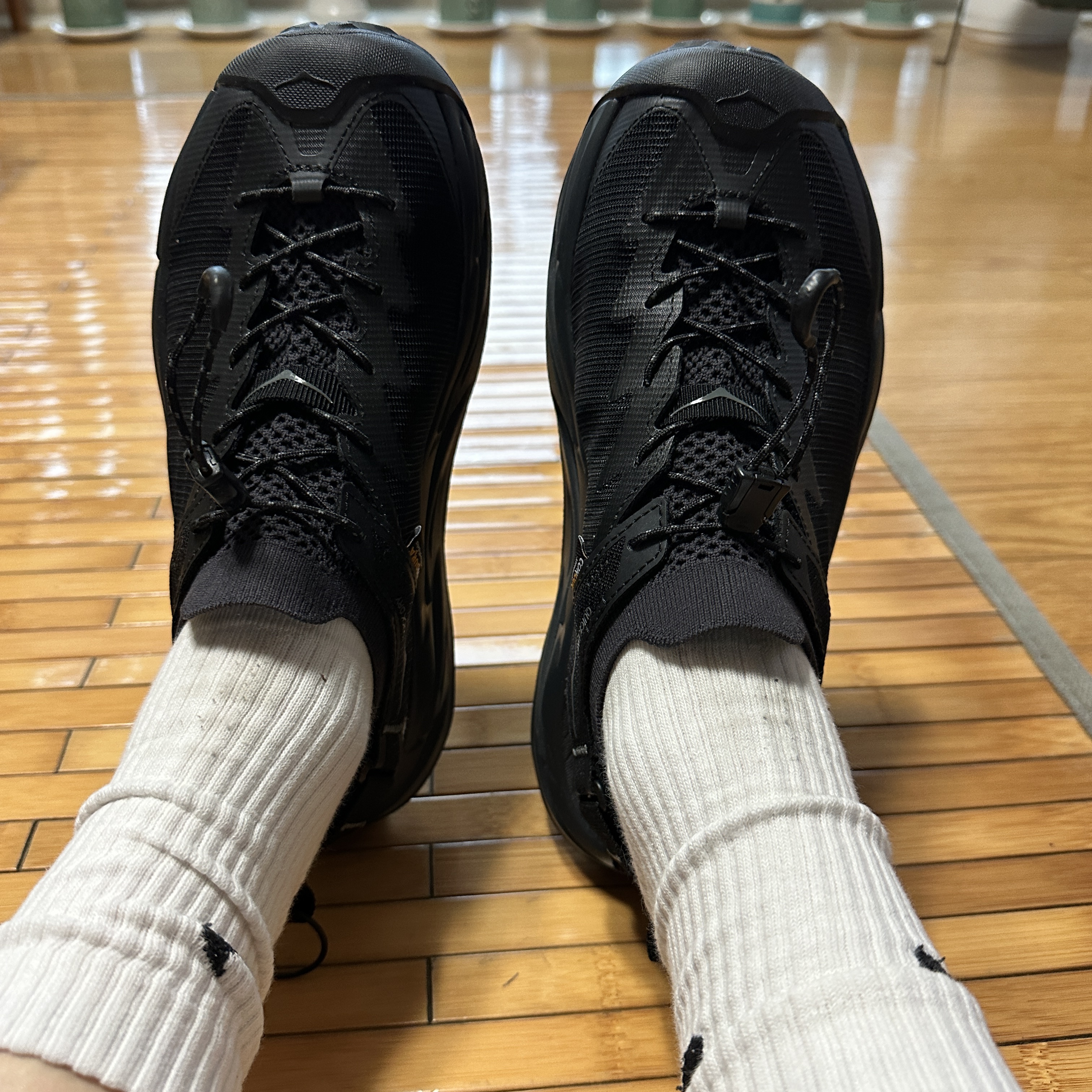 Hoka Hopara 2 Black 착용 스타일