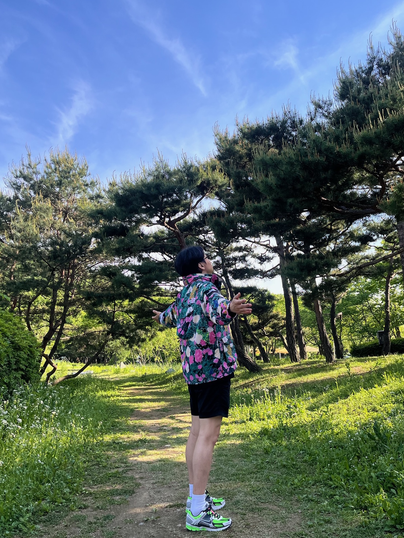 Supreme x The North Face Trekking Convertible Jacket Flowers - 22SS, Nike Zoom Vomero 5 Electric Green Black 착용 스타일