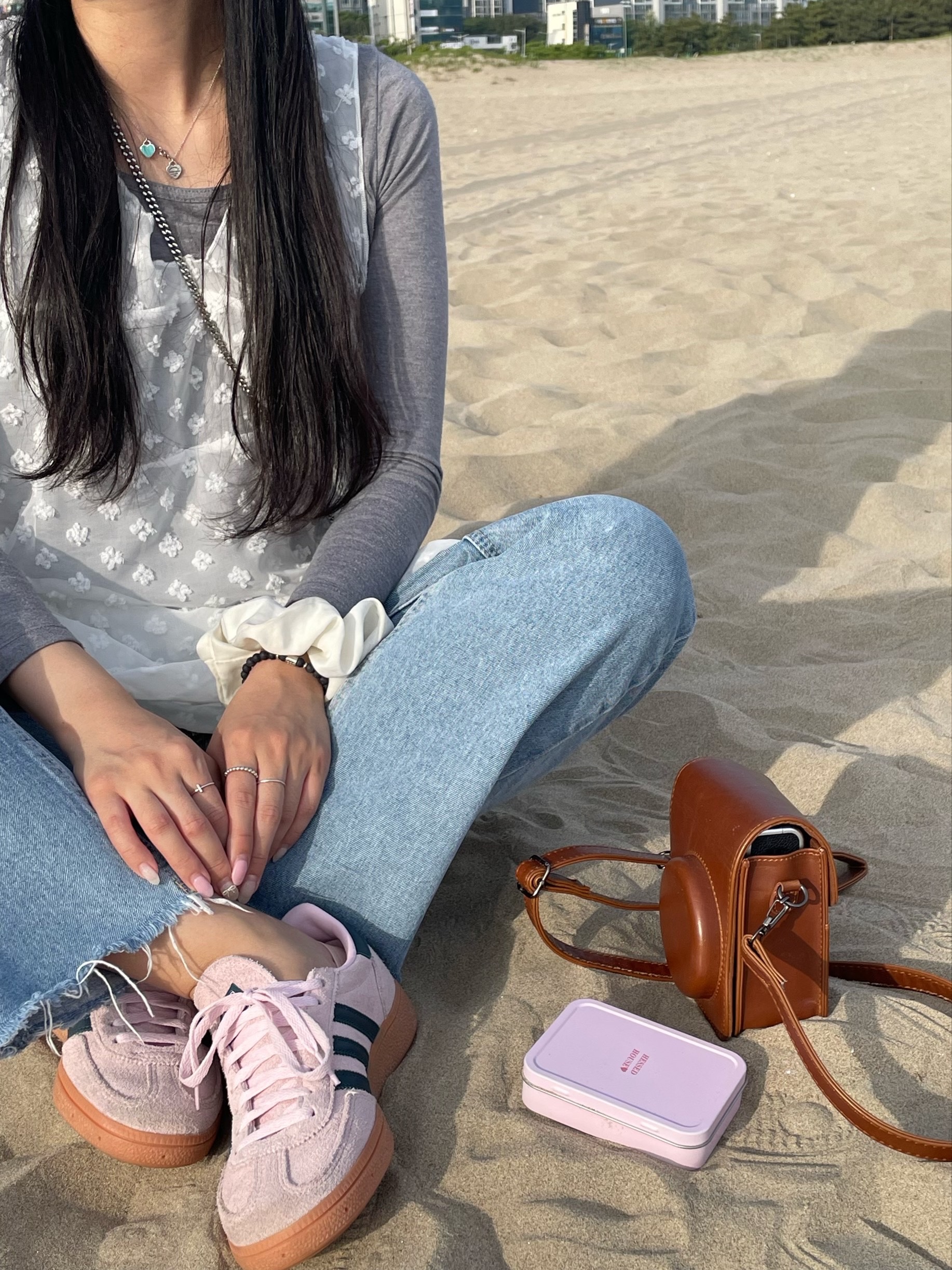 (W) Adidas Spezial Handball Clear Pink 착용 스타일 - 1