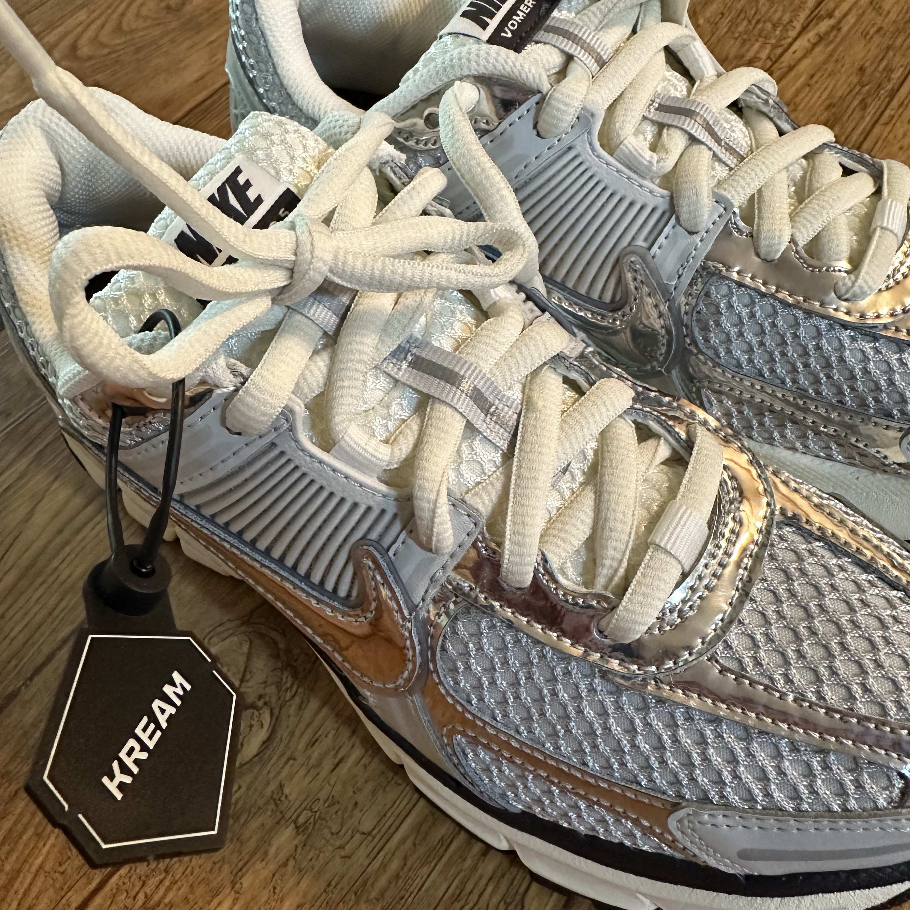 Nike Zoom Vomero 5 Photon Dust Gridiron 착용 스타일 - 2