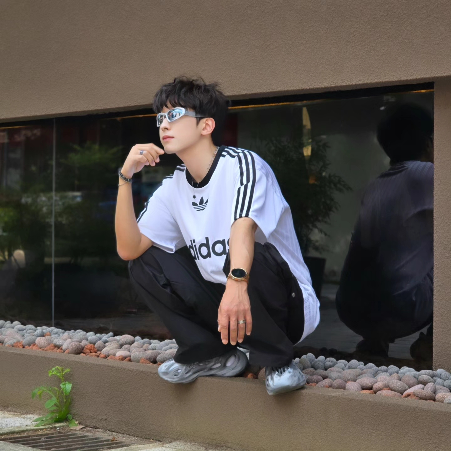 Adidas Adicolor T-Shirt White Black - KR Sizing, Adidas Yeezy Foam RNNR MX Granite 착용 스타일 - 8