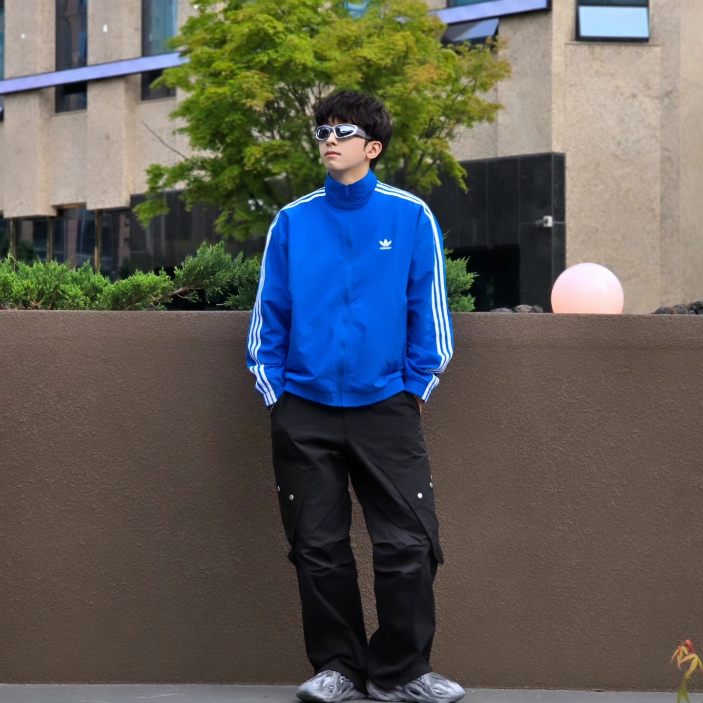 Adidas Yeezy Foam RNNR MX Granite, Adidas Adicolor Woven Firebird Track Top Blue Bird  - KR Sizing 착용 스타일 - 6