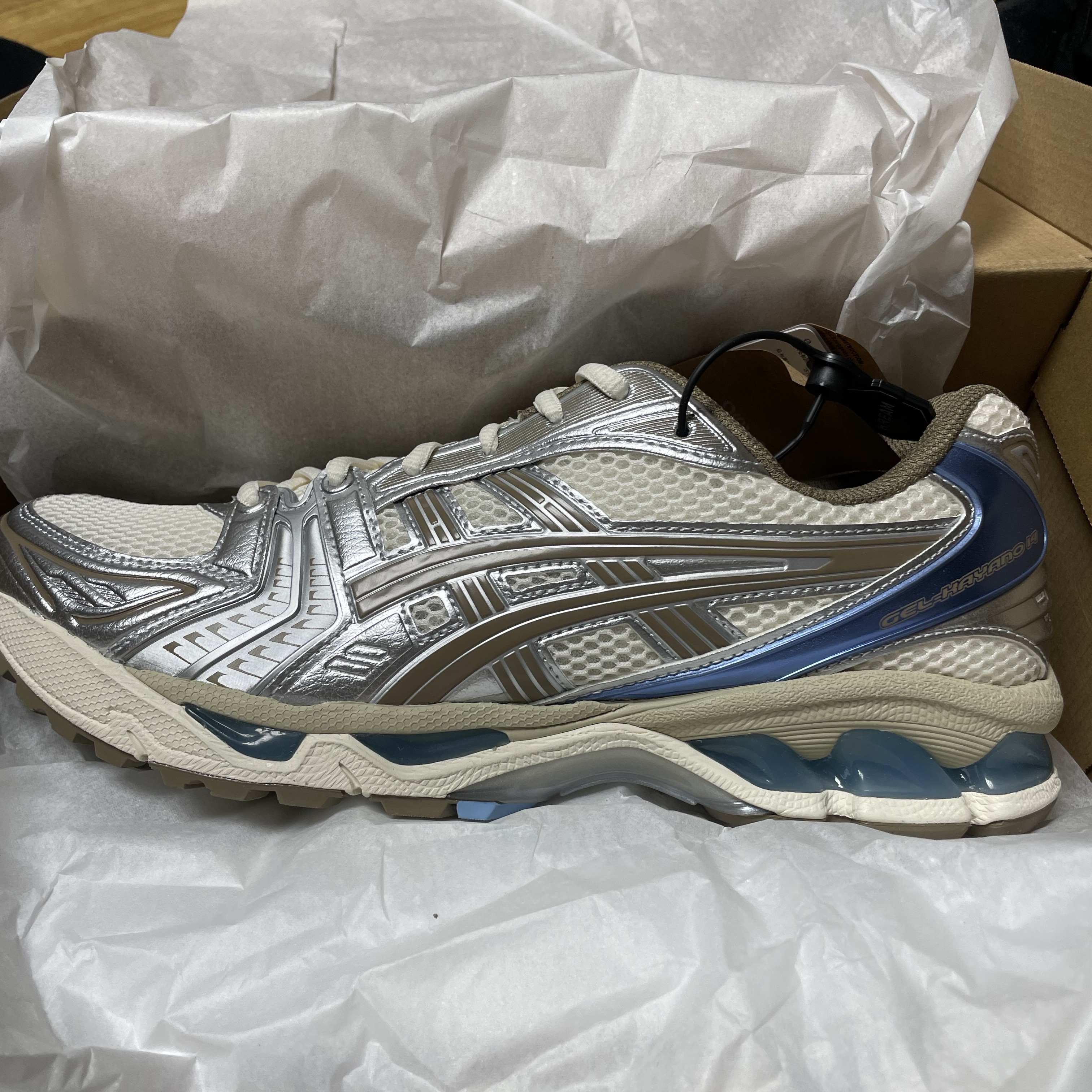 (W) Asics Gel-Kayano 14 Cream Pepper 착용 스타일 - 1