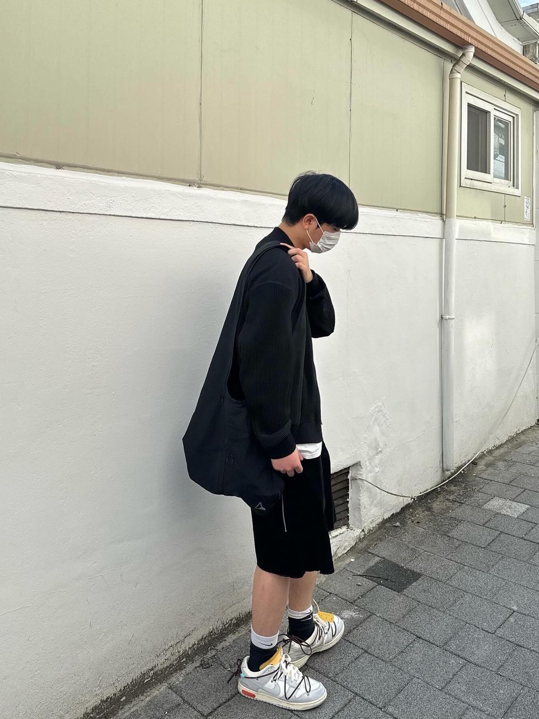Nike x Off-White Dunk Low The 50 - Lot 46, Roa Hiking Shoulder Bag Black 착용 스타일 - 2
