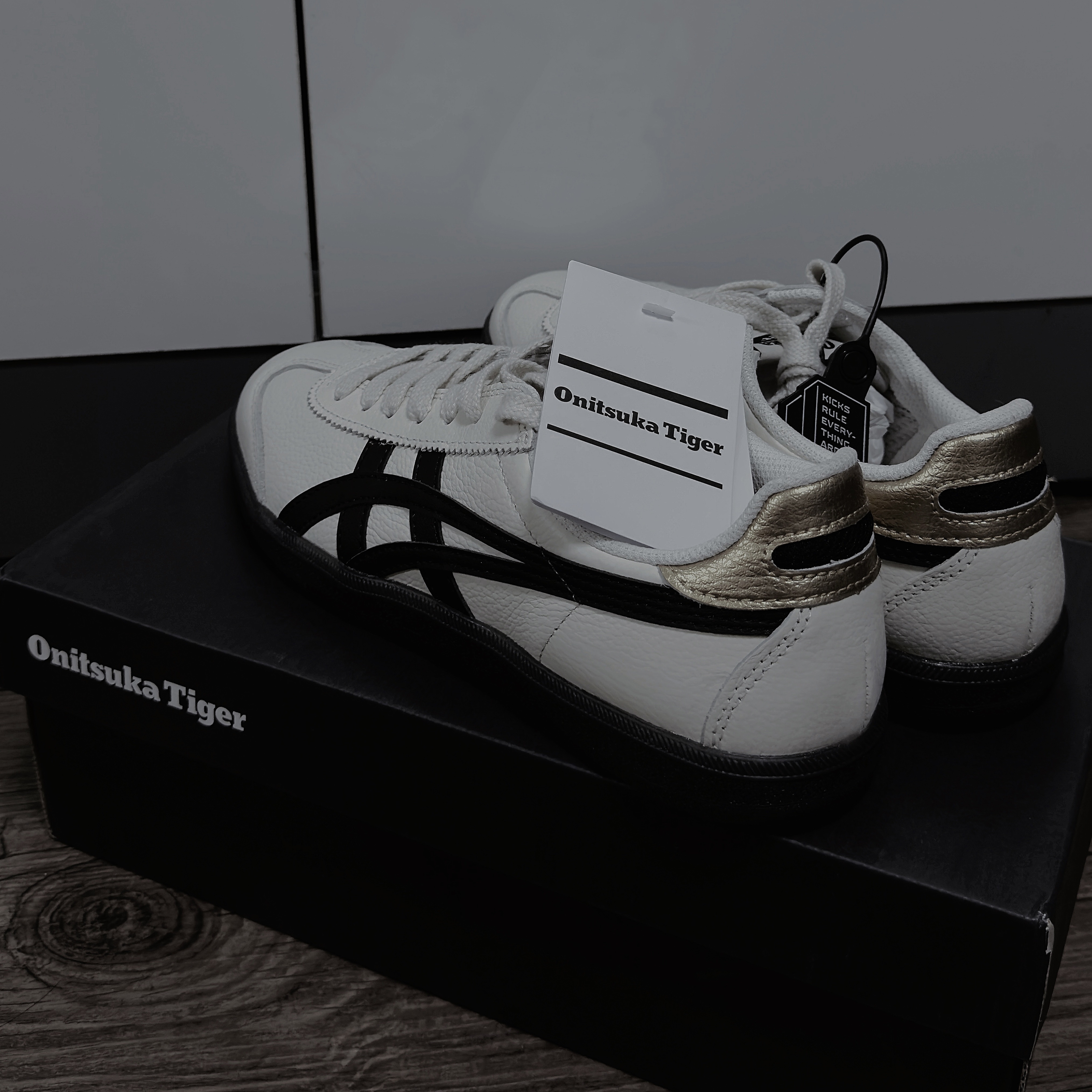 Onitsuka Tiger Tokuten White Black 착용 스타일