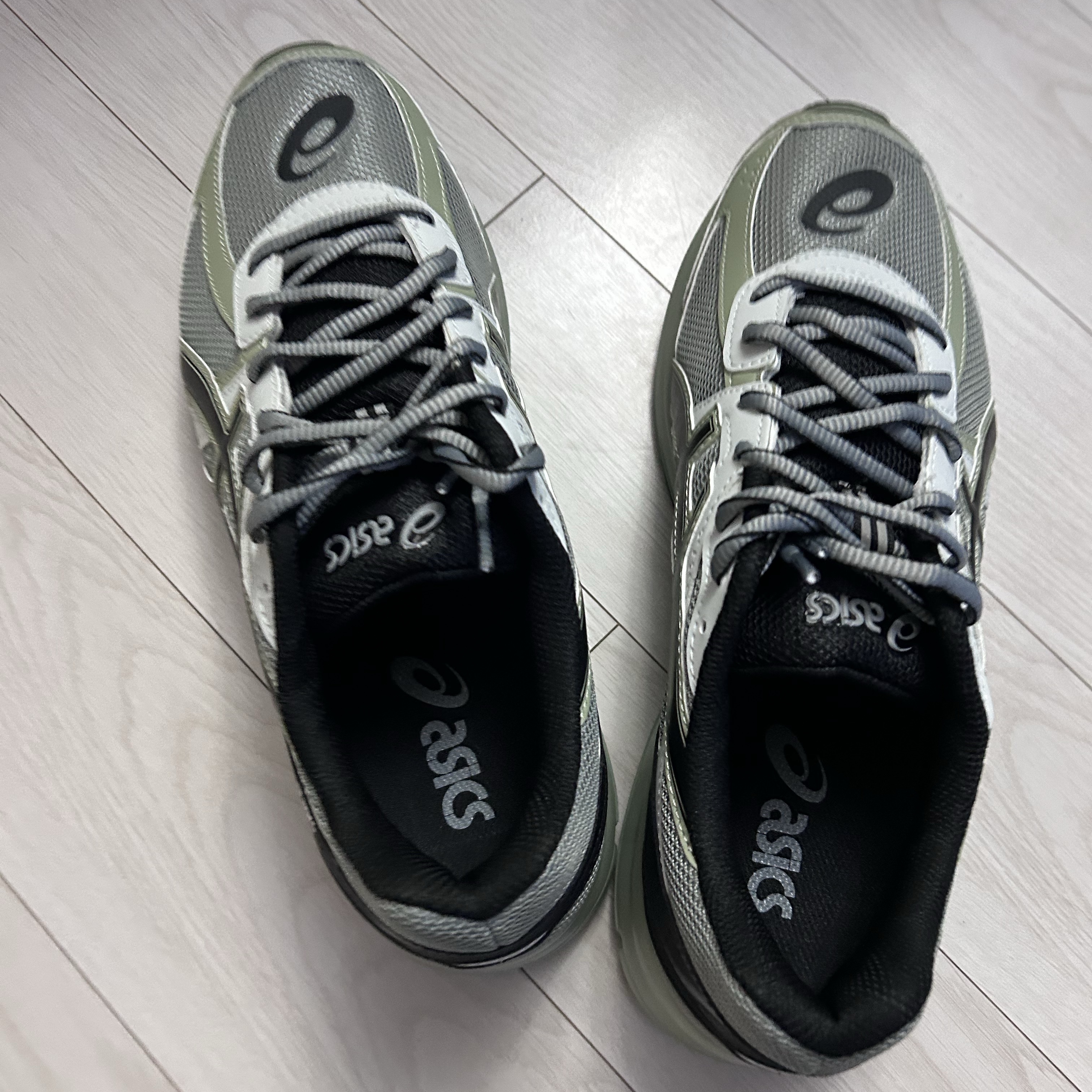 Asics Jog 100 S Sheet Rock - 2E Wide 착용 스타일 - 3