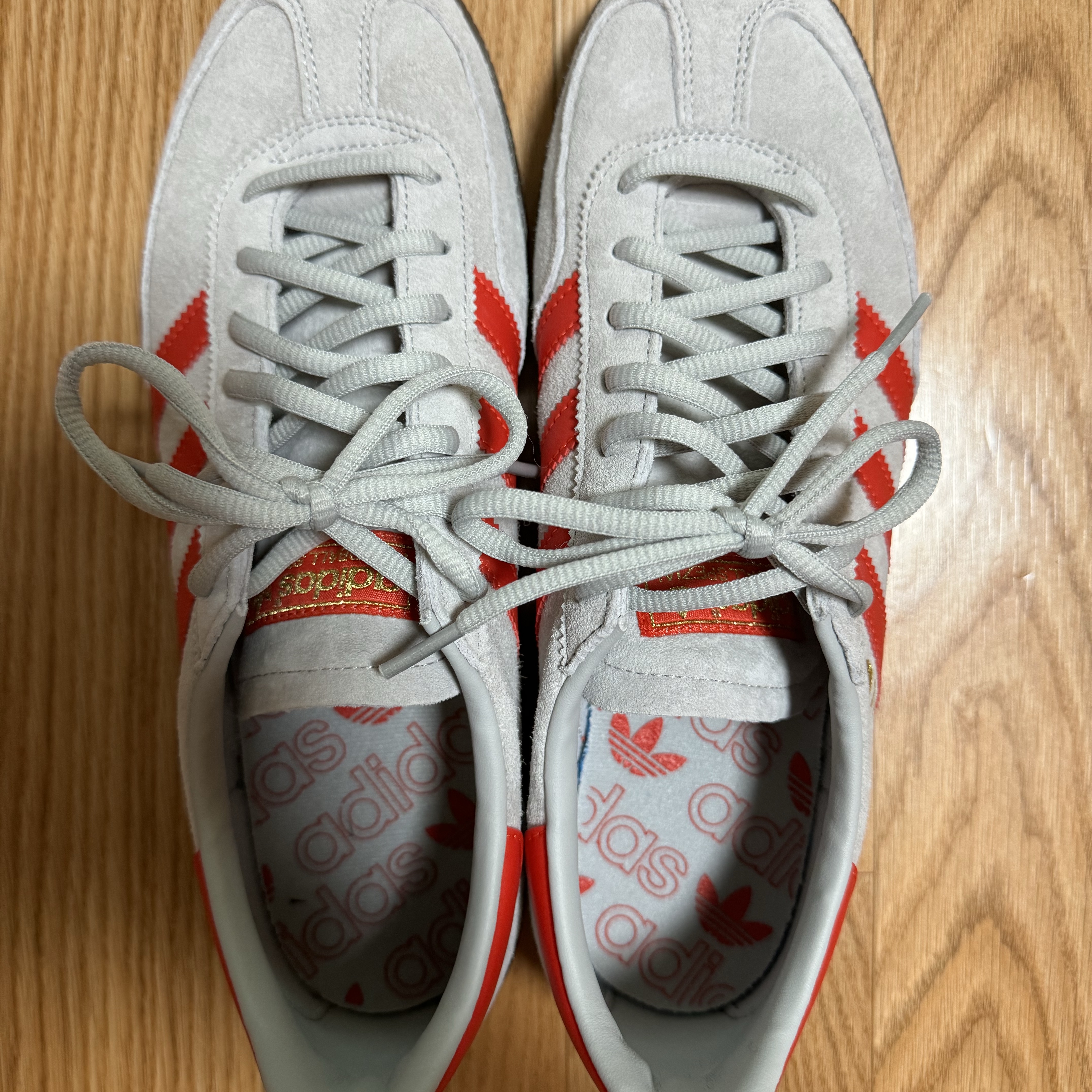Adidas Spezial Handball Grey Hi-Res Red 착용 스타일