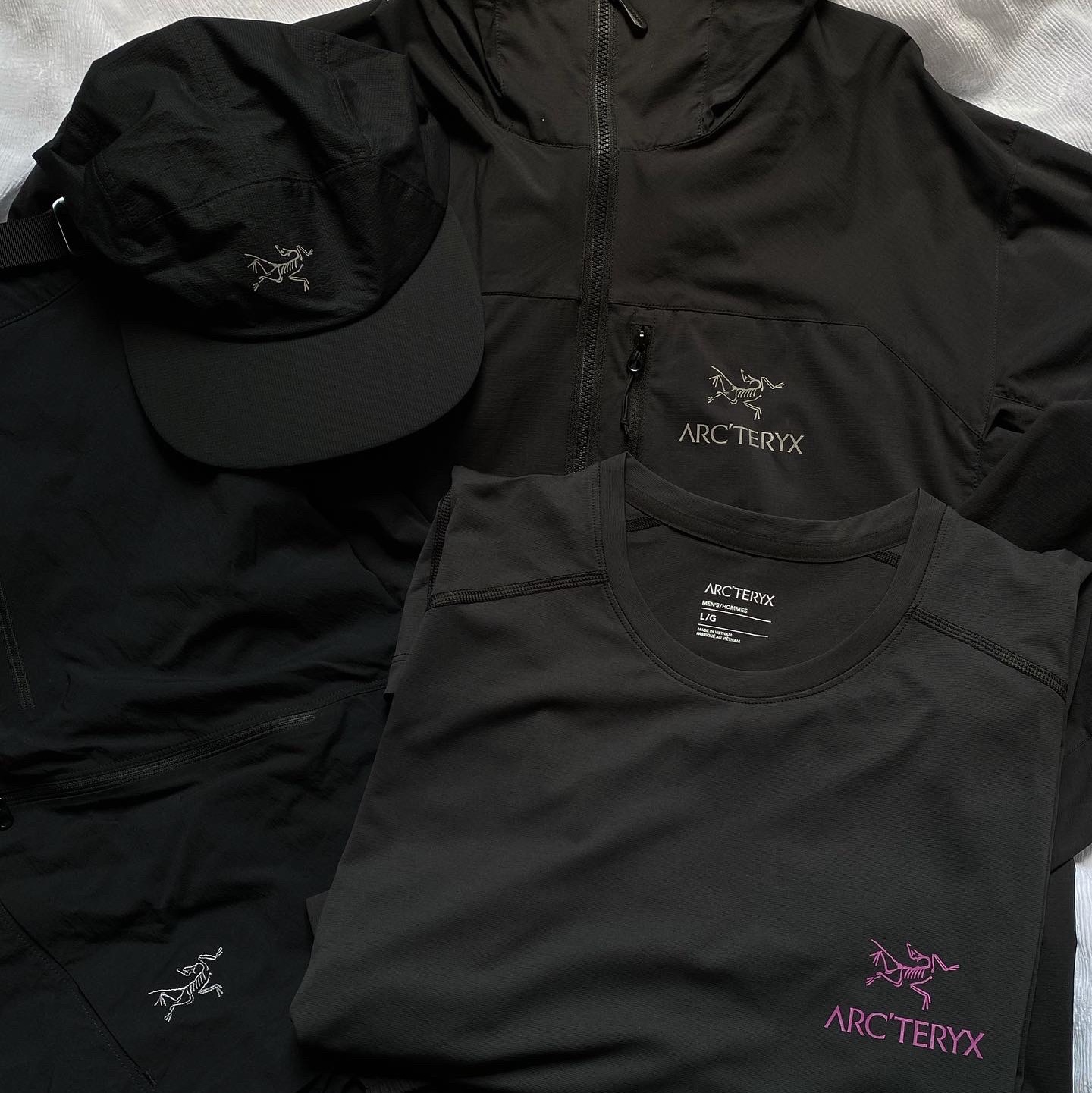 Arc'teryx Norvan Cap Black, Arc'teryx Squamish Hoody Black 착용 스타일