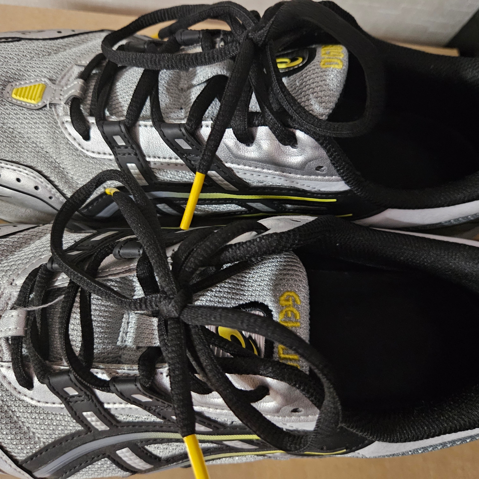 Asics Gel-1090 Mid Grey Black 착용 스타일