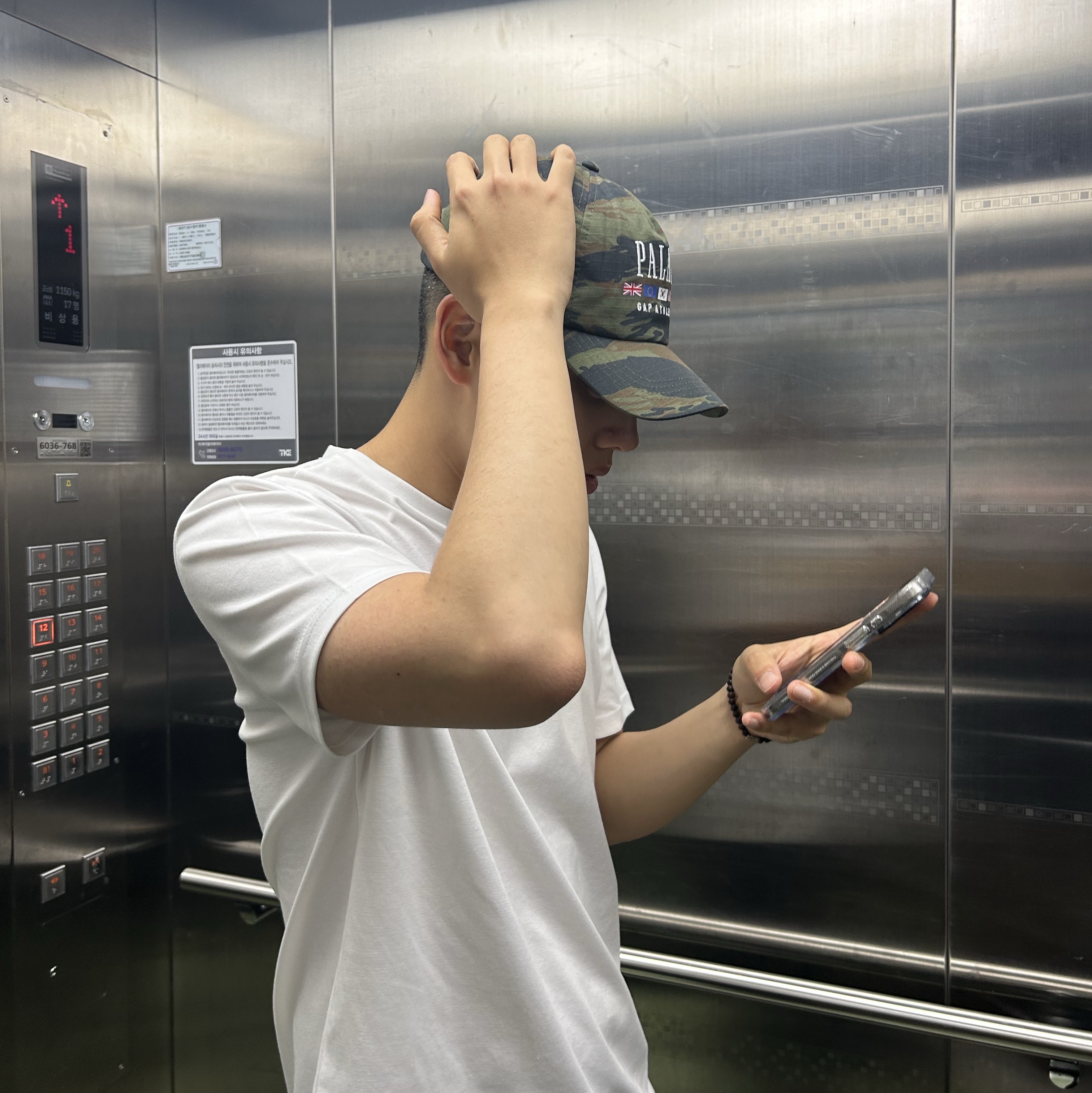 Palace x Gap Flag 6-Panel Camo - 24SS 착용 스타일