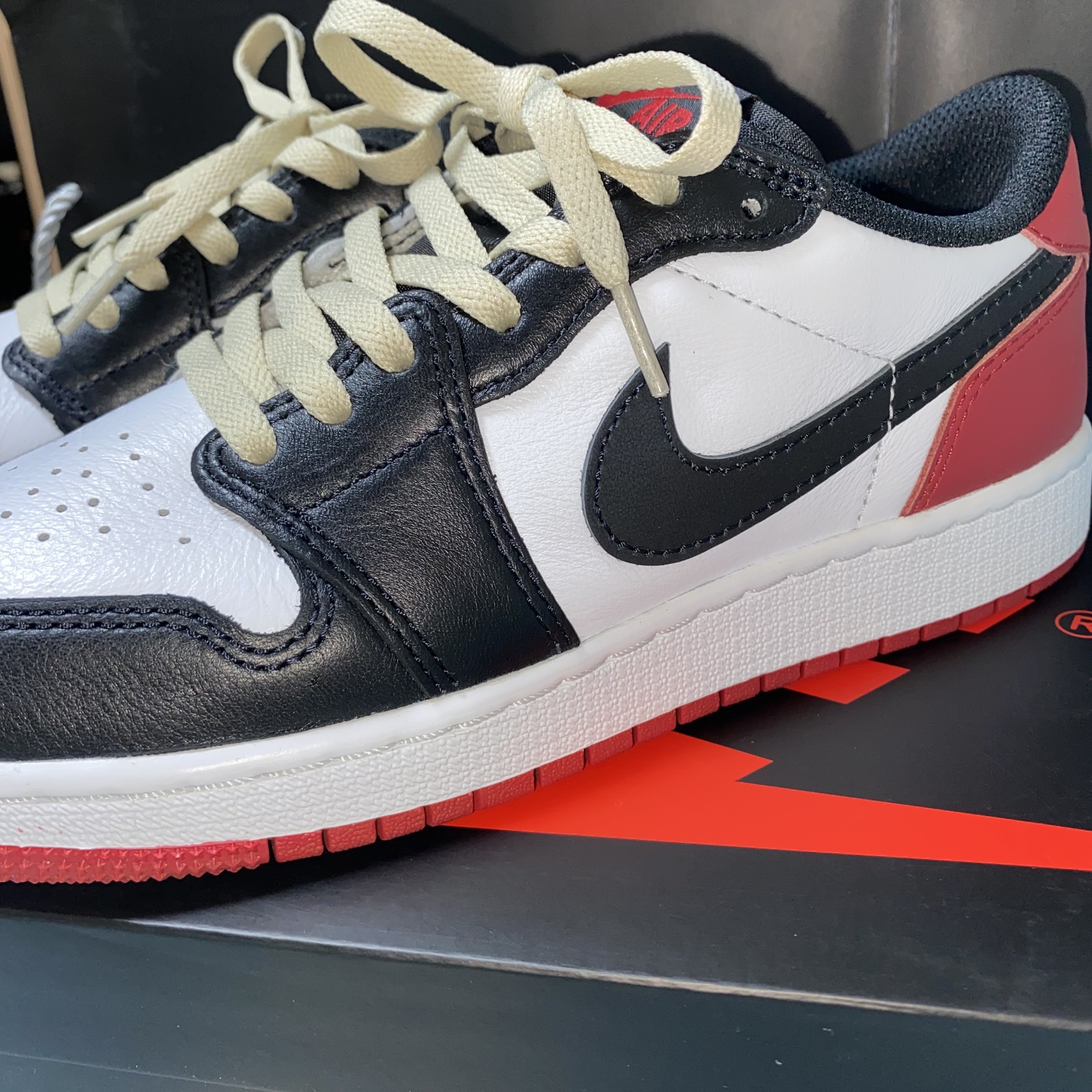 (GS) Jordan 1 Retro Low OG Black Toe, Jordan 1 Retro Low OG Black Toe 착용 스타일 - 3