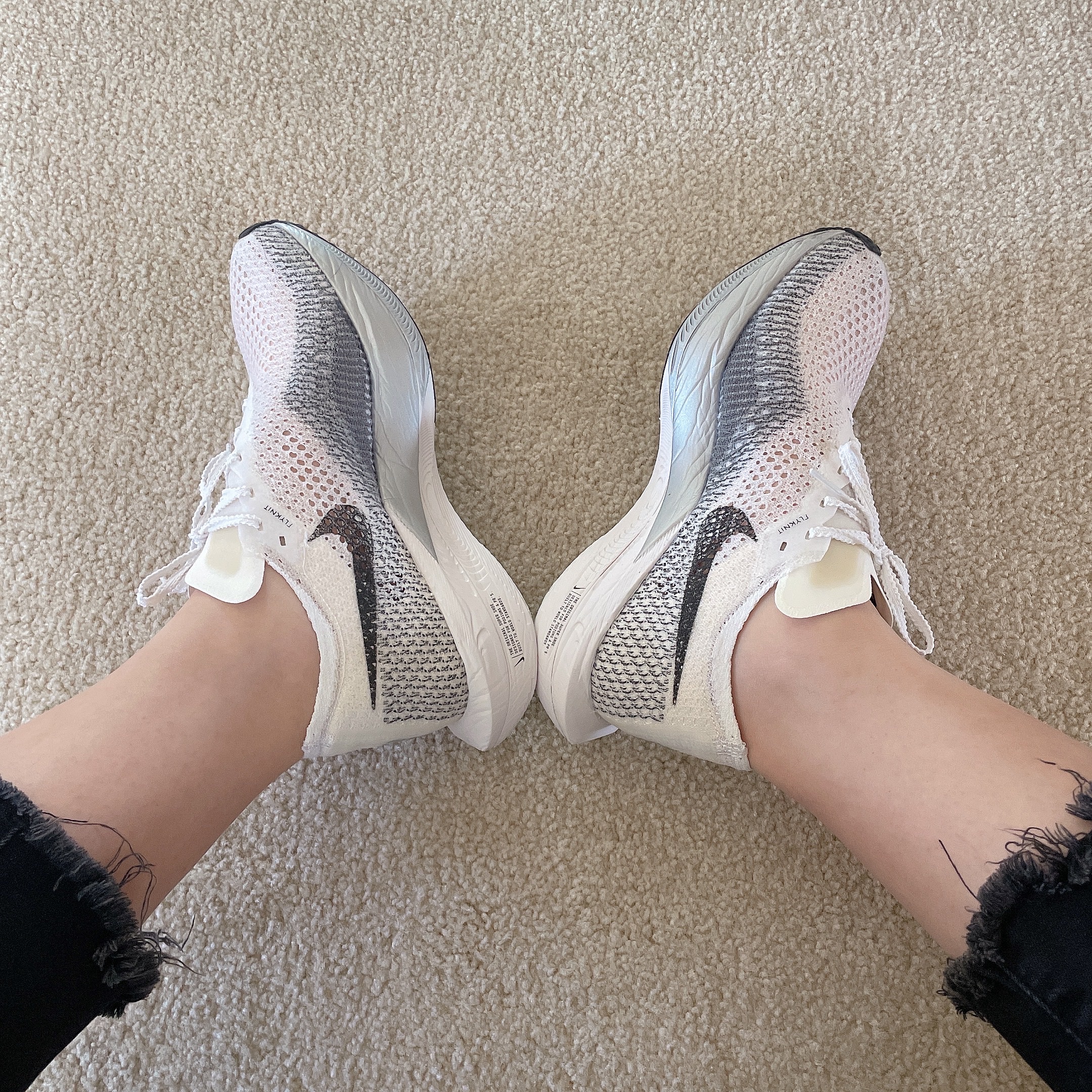 Nike ZoomX Vaporfly Next% 3 White Grey 착용 스타일 - 3